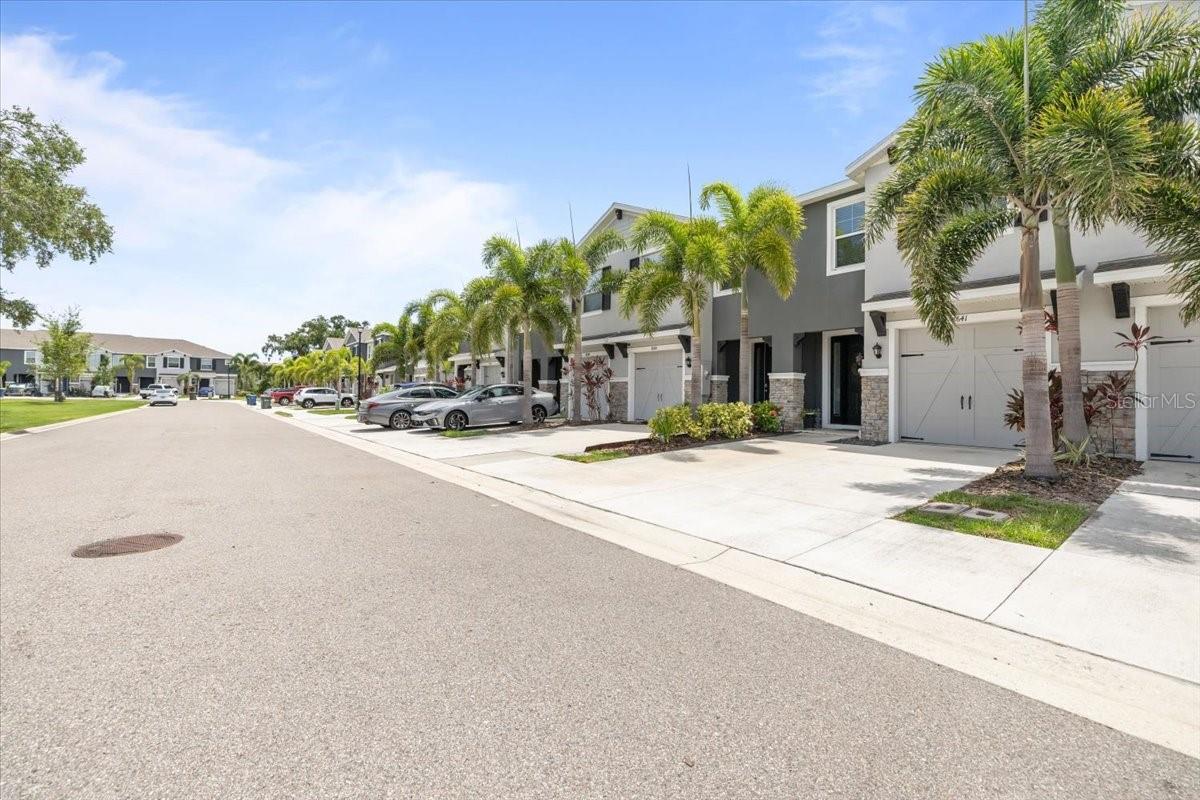 Image 4 of 49 For 8641 Daydream Street