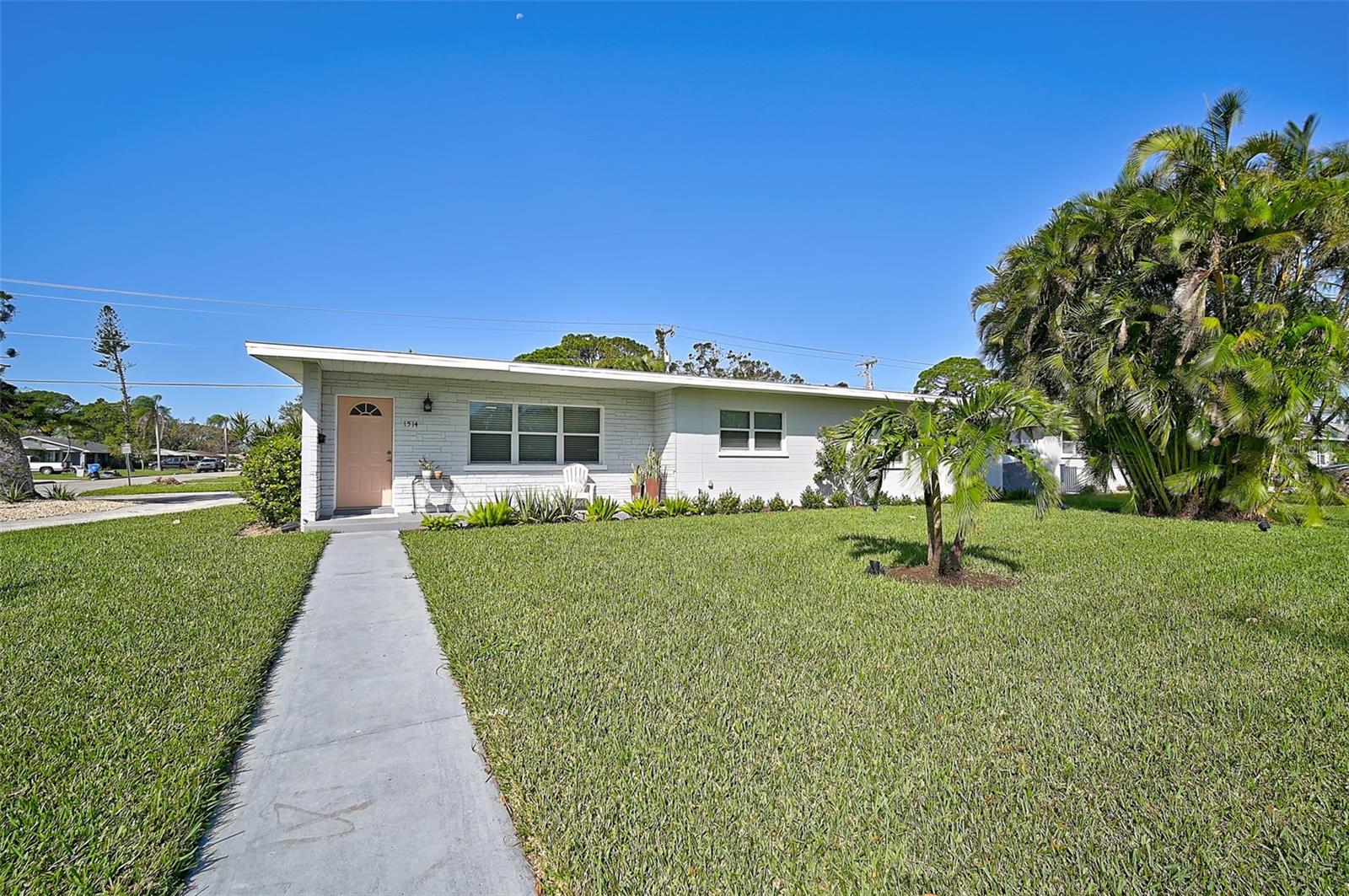 Image 2 of 44 For 1514 32nd Street W