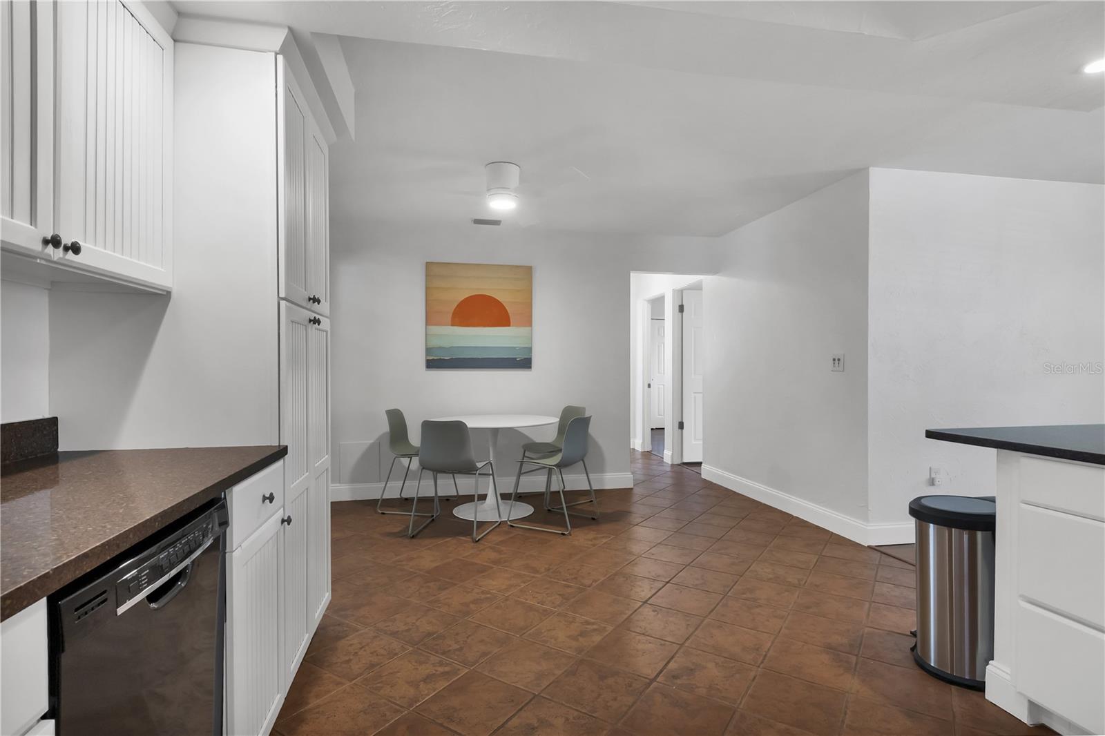 Image 10 of 33 For 2469 Waldemere Street