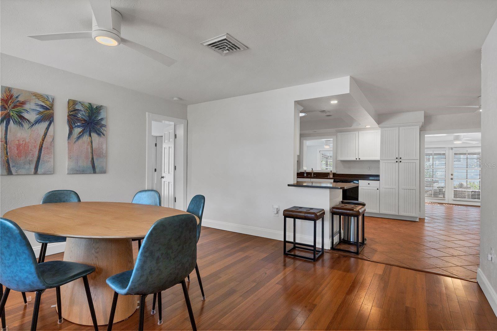 Image 13 of 33 For 2469 Waldemere Street