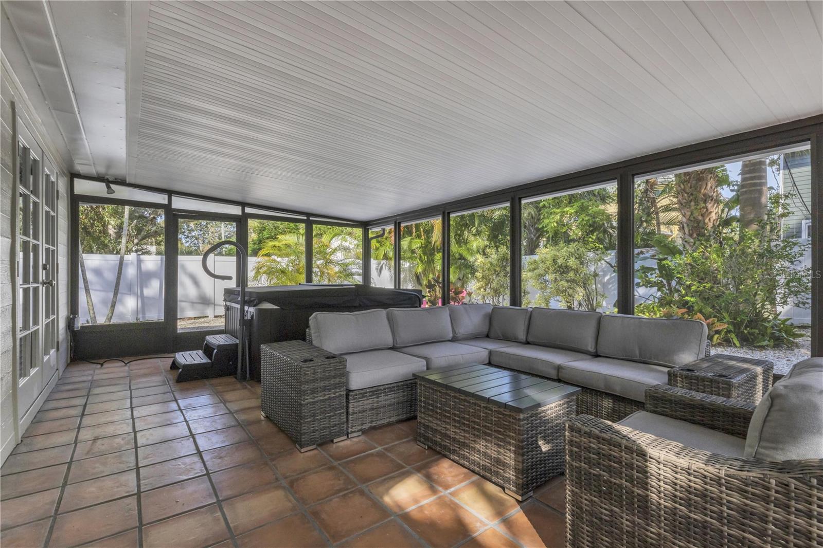 Image 15 of 33 For 2469 Waldemere Street