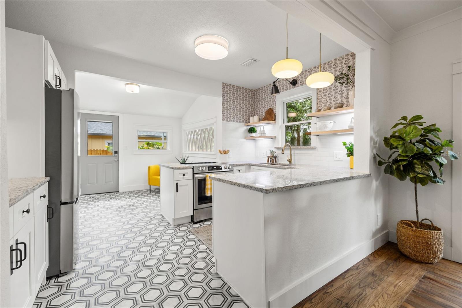 Image 12 of 51 For 608 28th Street N