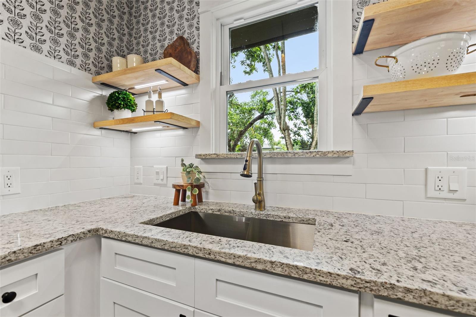 Image 18 of 51 For 608 28th Street N