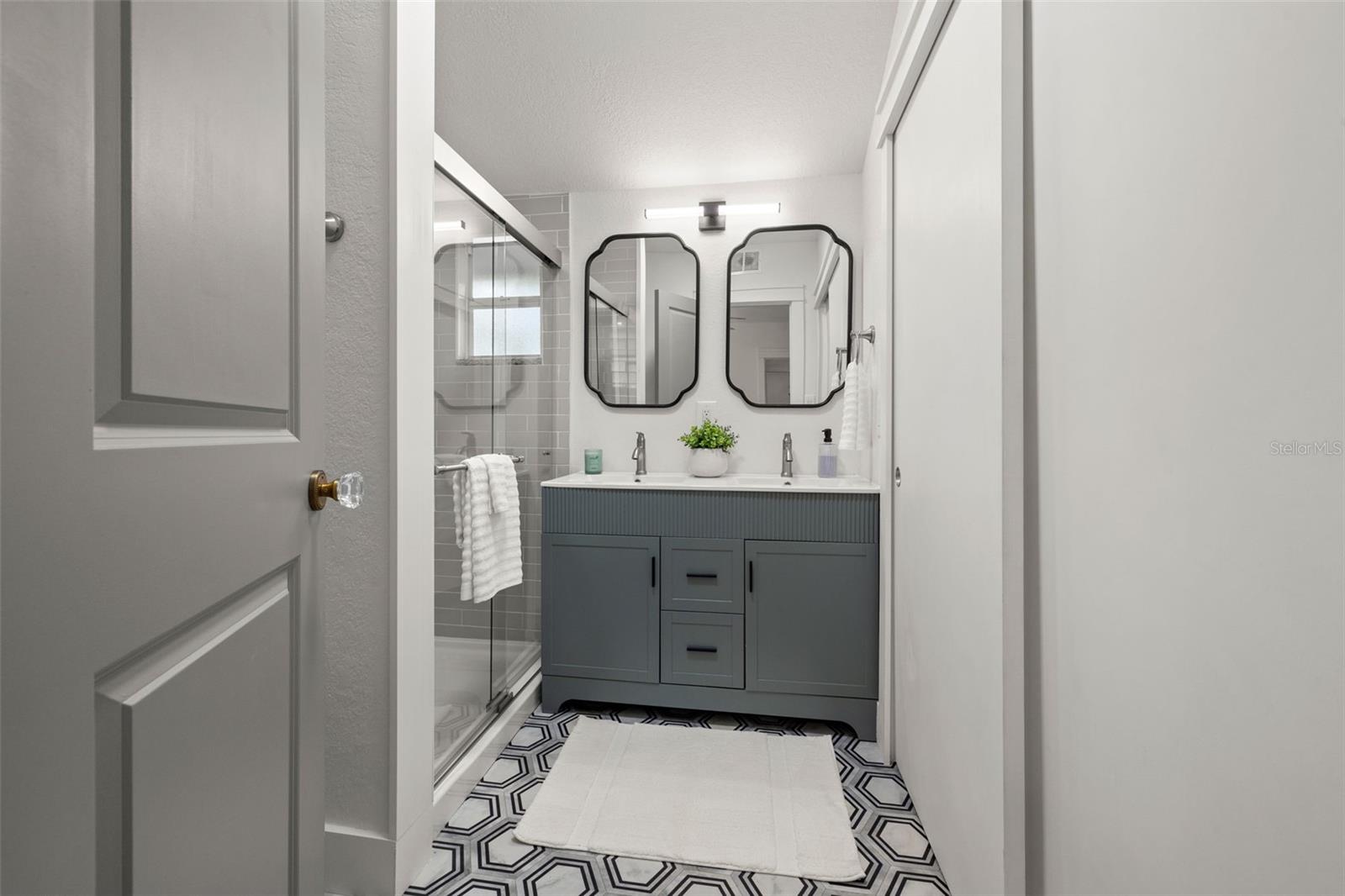 Image 24 of 51 For 608 28th Street N