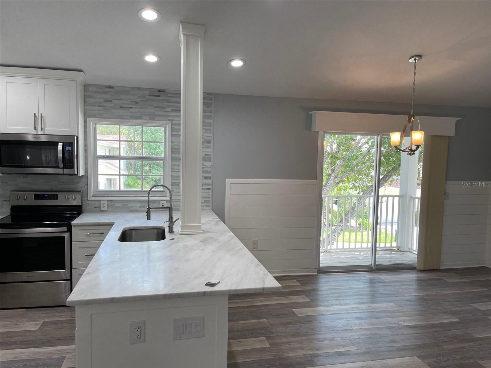 Image 4 of 15 For 6412 Rosefinch Court 201
