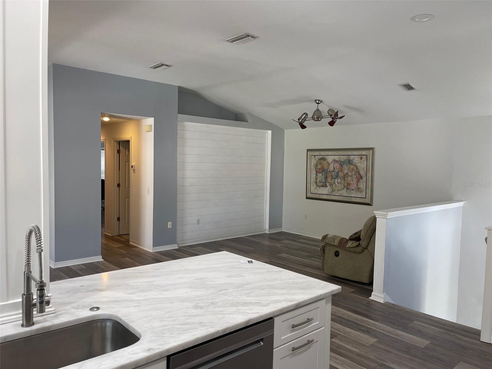 Image 6 of 15 For 6412 Rosefinch Court 201