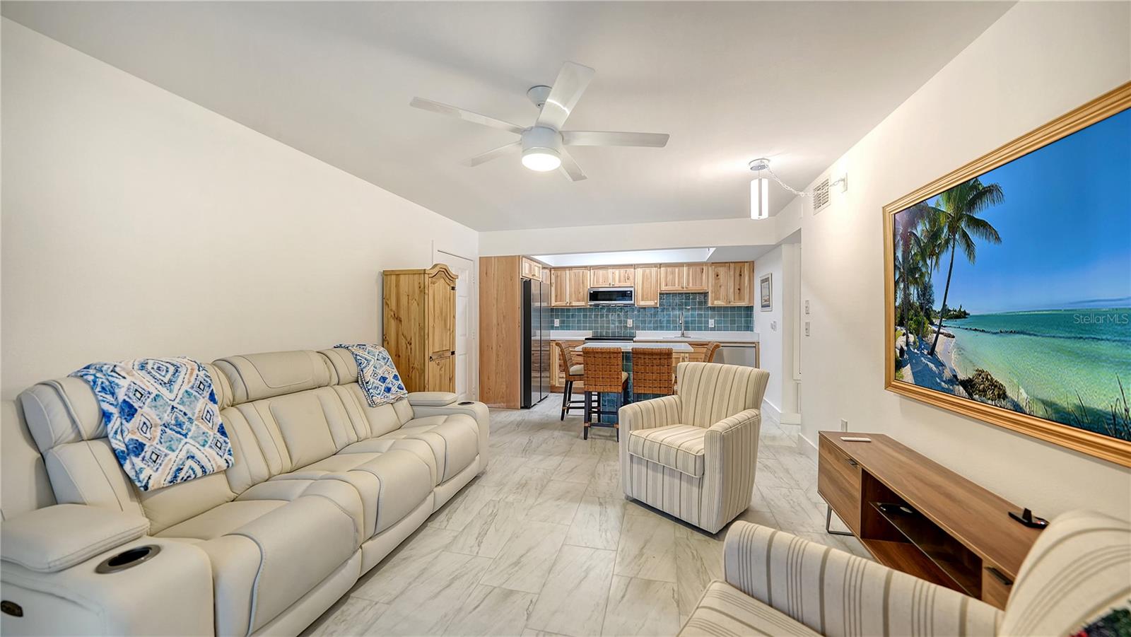 Image 11 of 40 For 631 Orange Avenue 107