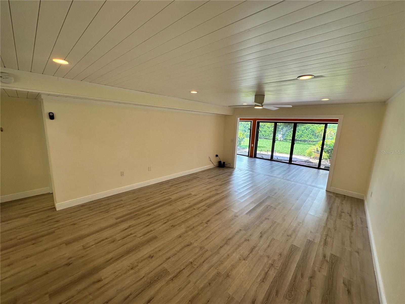 Image 7 of 34 For 620 Spring Lakes Boulevard