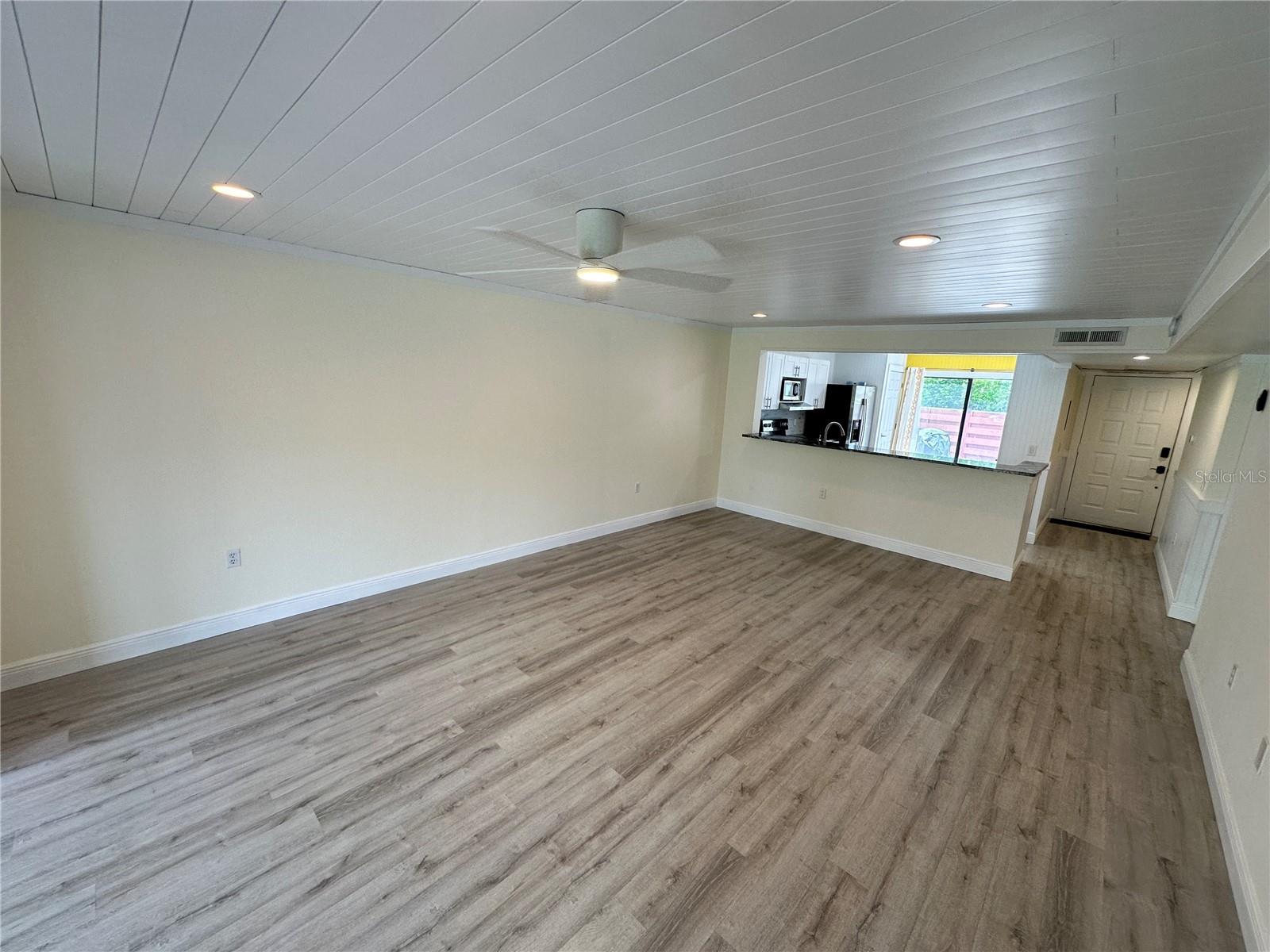Image 9 of 34 For 620 Spring Lakes Boulevard