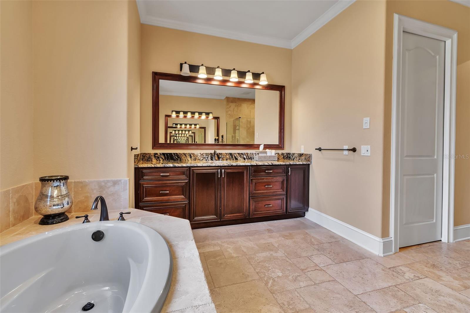 Image 41 of 100 For 478 Oriskany Court