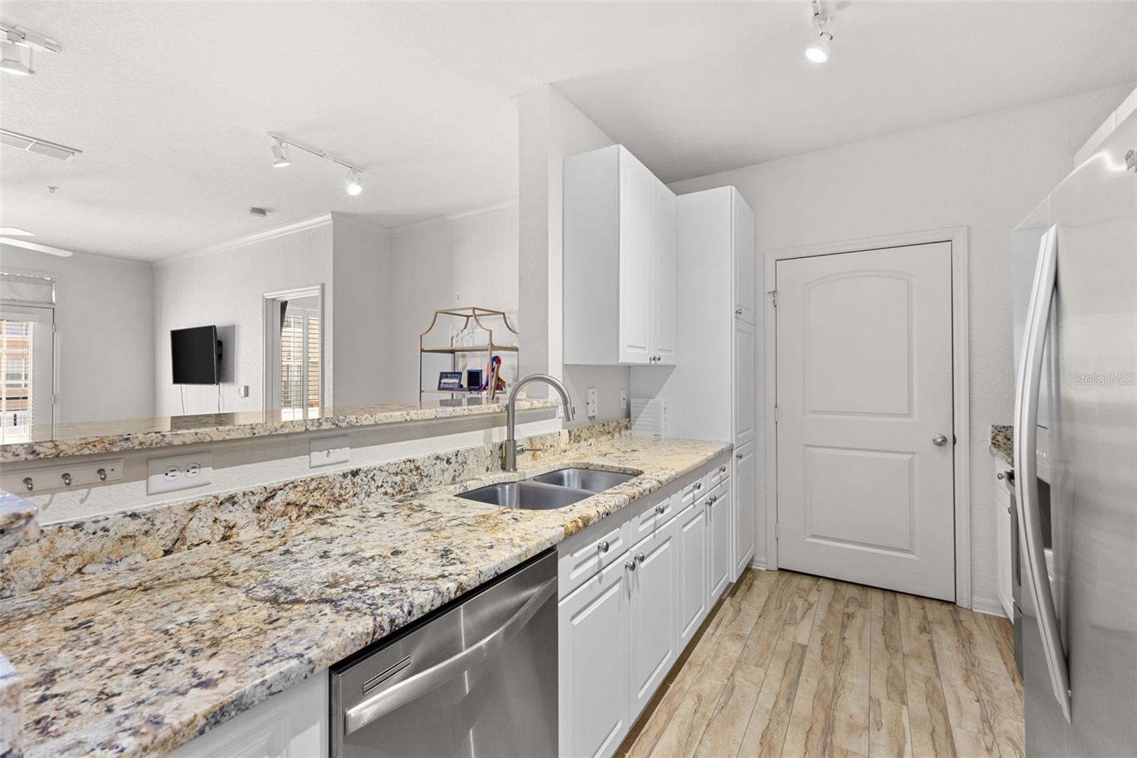 Image 17 of 45 For 4221 Spruce Street 1326