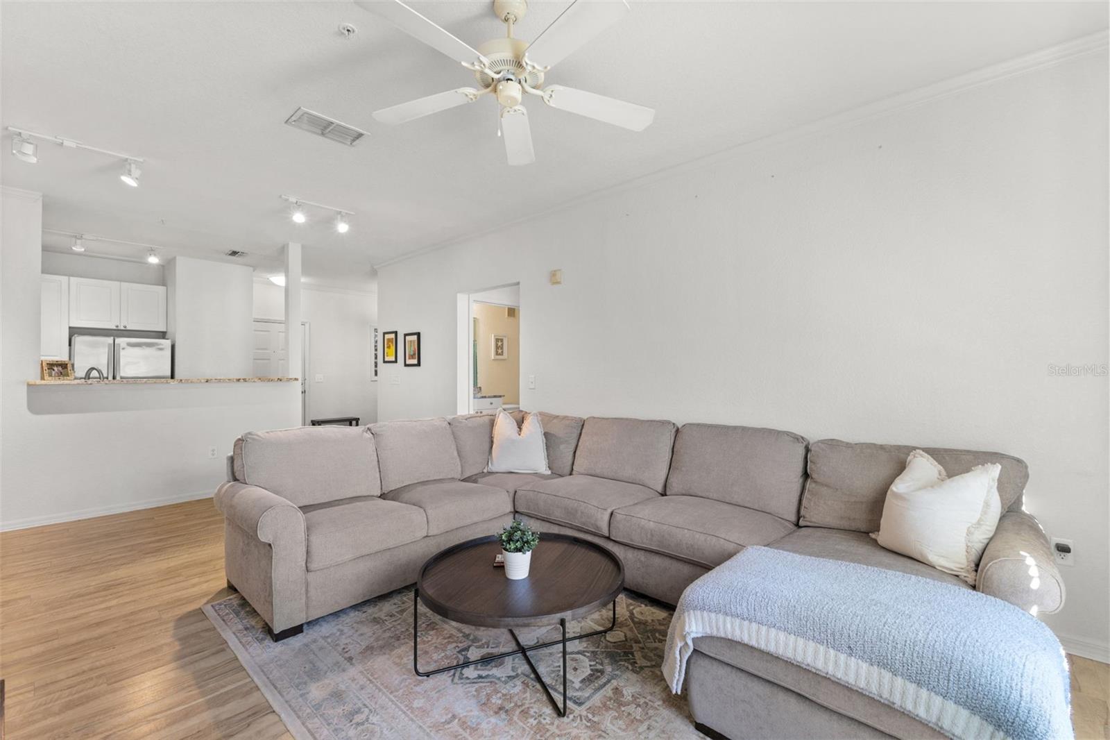 Image 7 of 45 For 4221 Spruce Street 1326
