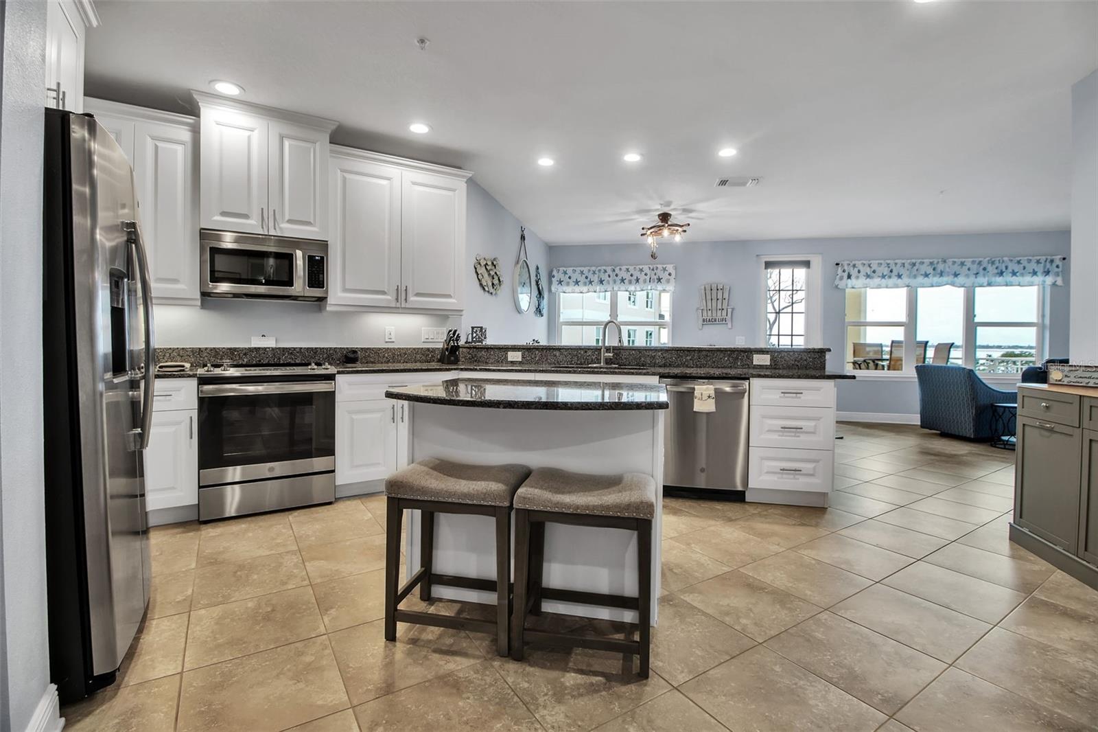 Image 6 of 30 For 7920 34th Avenue W 202