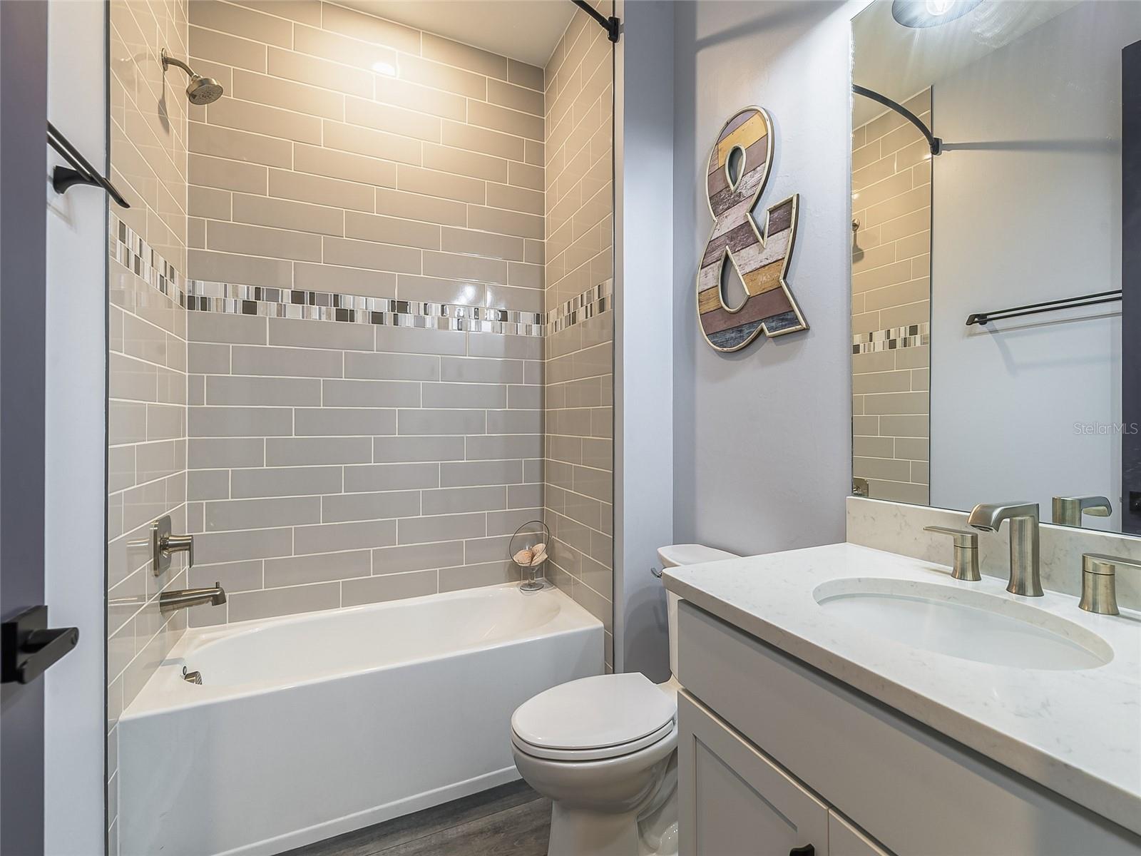 Image 28 of 83 For 7683 Summerland Cove