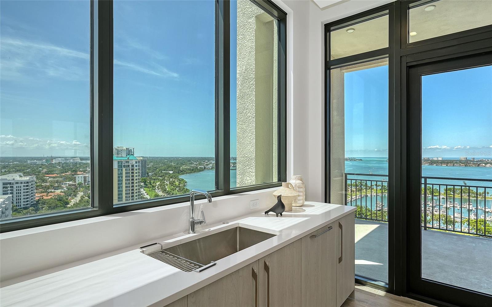 Image 20 of 60 For 33 S Palm Avenue 1601
