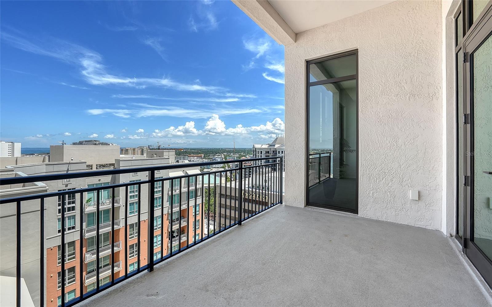 Image 32 of 60 For 33 S Palm Avenue 1601
