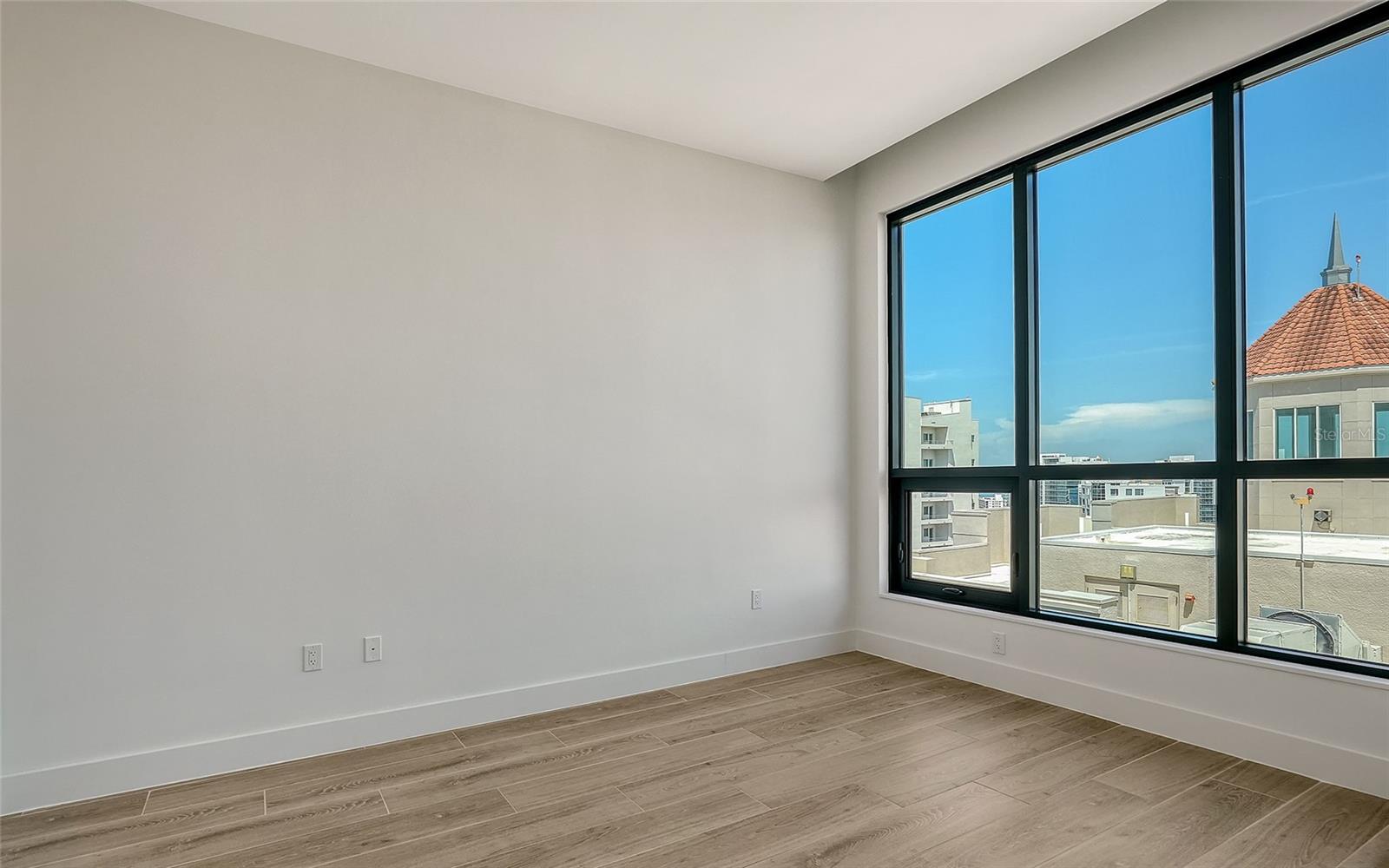 Image 35 of 60 For 33 S Palm Avenue 1601