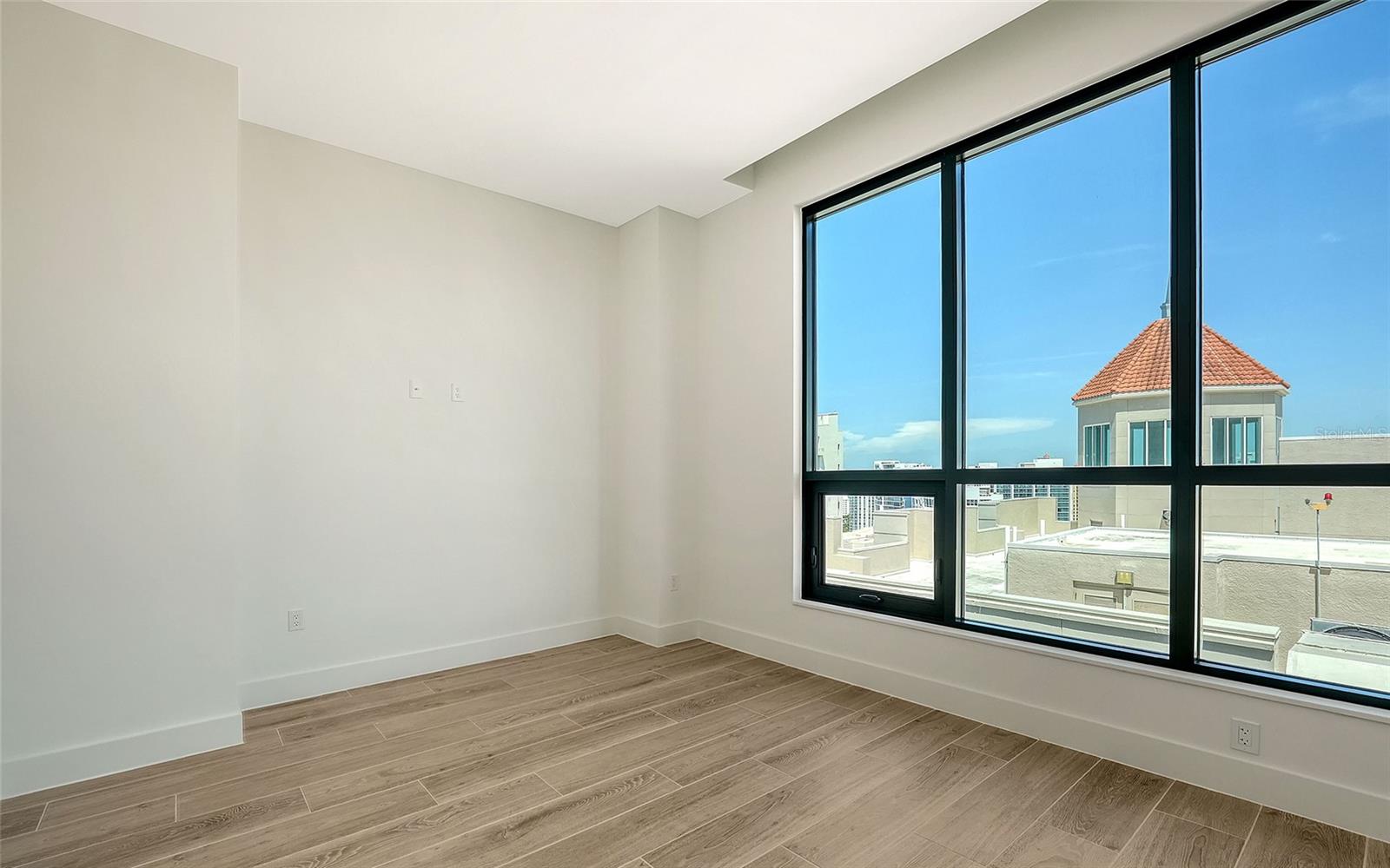 Image 37 of 60 For 33 S Palm Avenue 1601