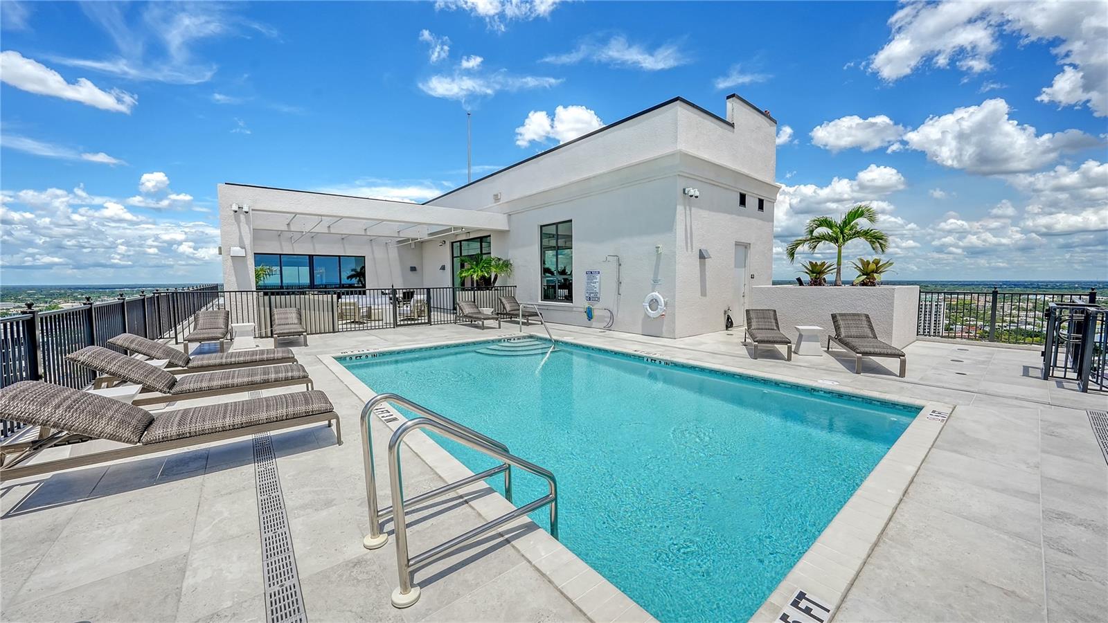 Image 46 of 60 For 33 S Palm Avenue 1601