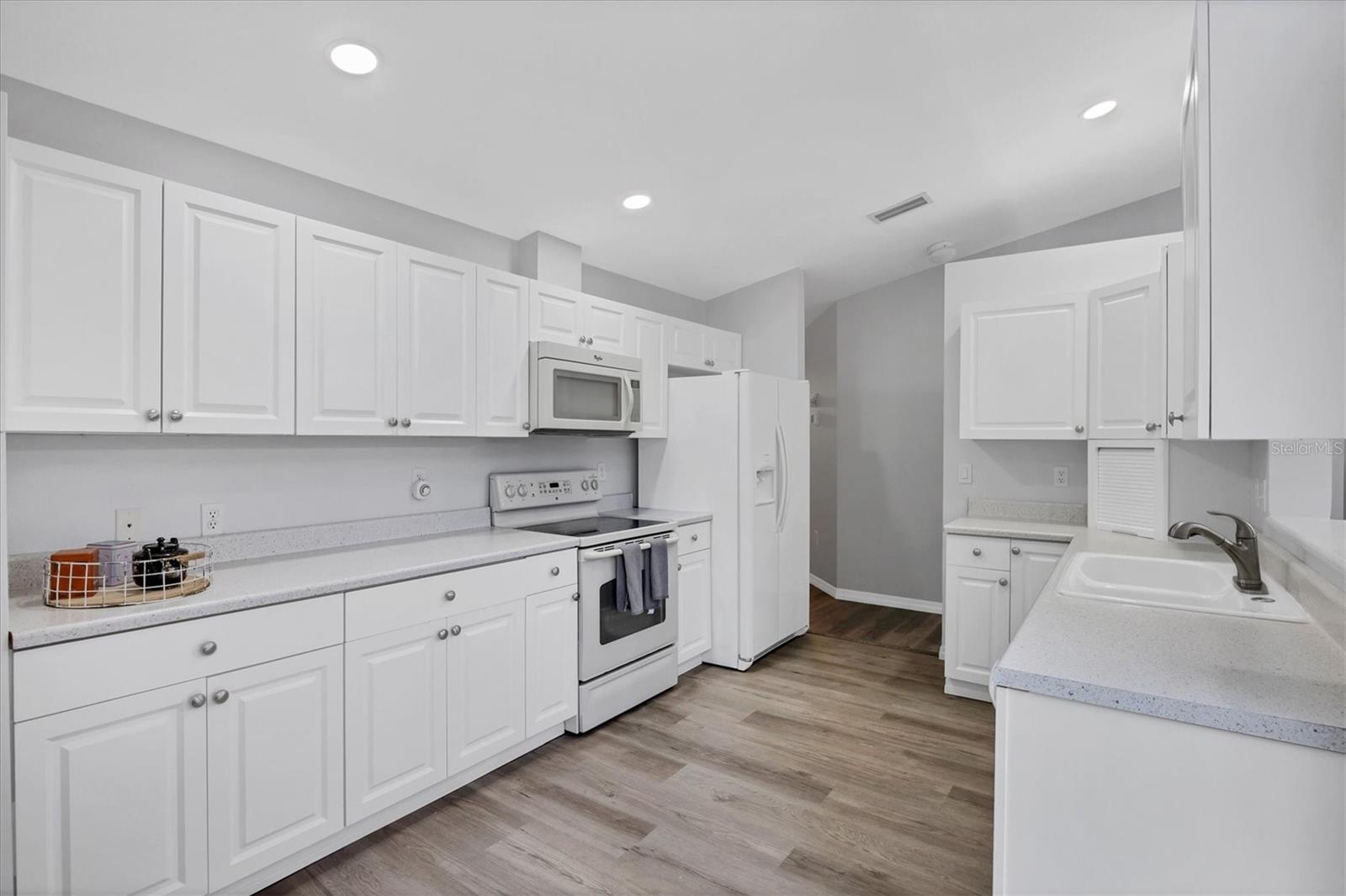 Image 13 of 46 For 4738 Raintree Street Circle E