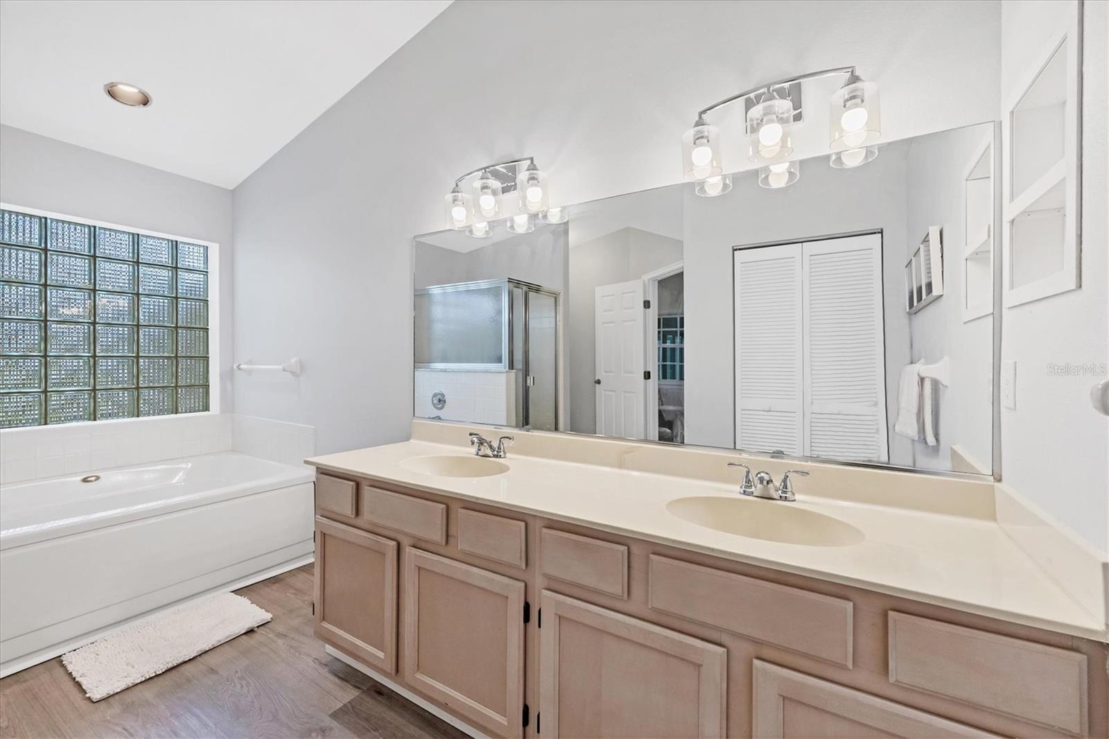 Image 18 of 46 For 4738 Raintree Street Circle E