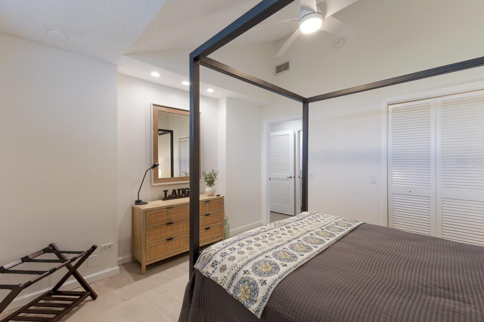 Image 32 of 63 For 615 Dream Island Place 304