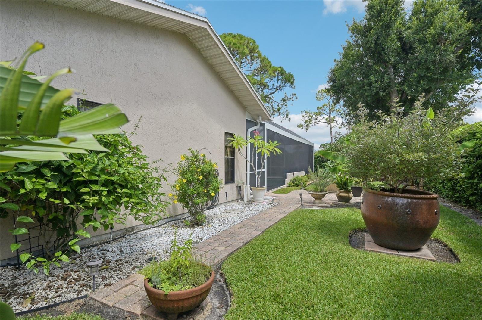 Image 36 of 43 For 4959 Southern Wood Drive