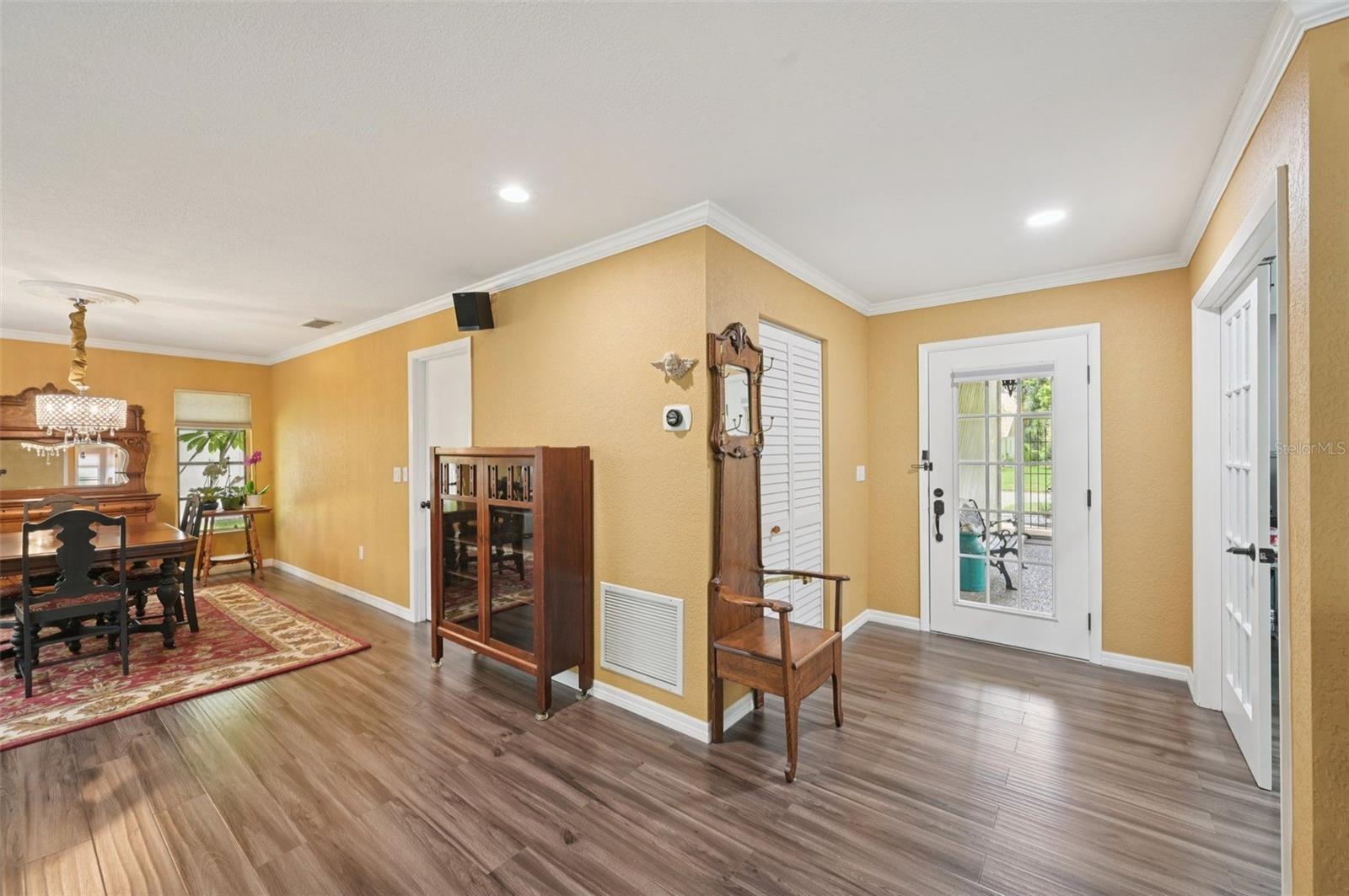 Image 6 of 43 For 4959 Southern Wood Drive