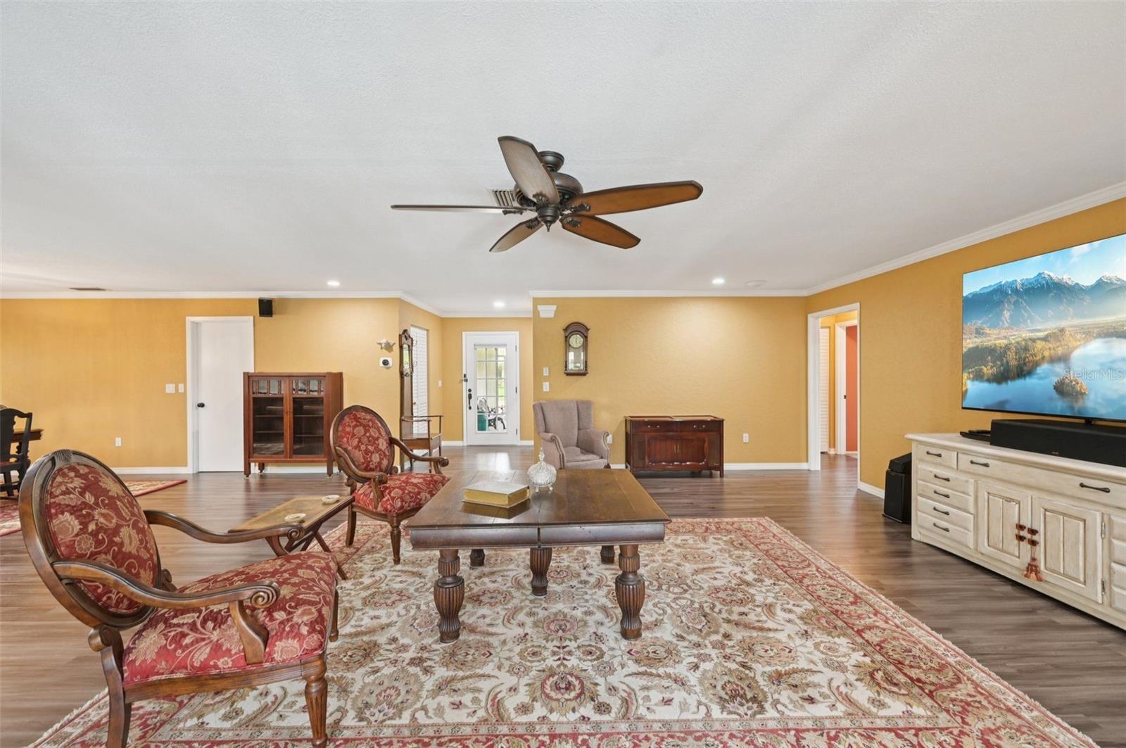 Image 7 of 43 For 4959 Southern Wood Drive