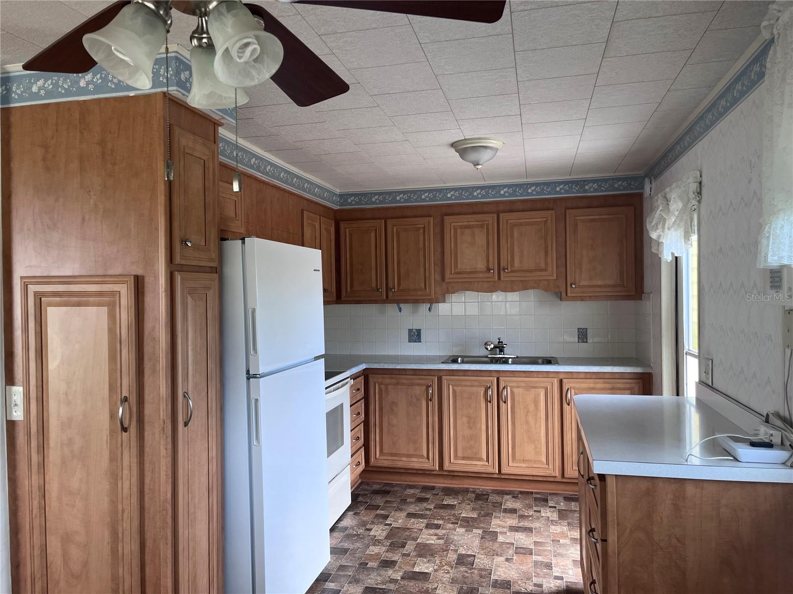 Image 4 of 34 For 106 50th Avenue Terrace W