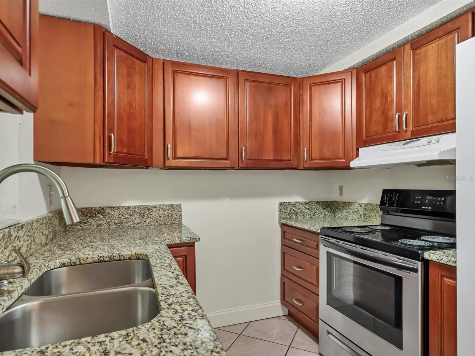 Image 15 of 41 For 2978 Lalani Boulevard