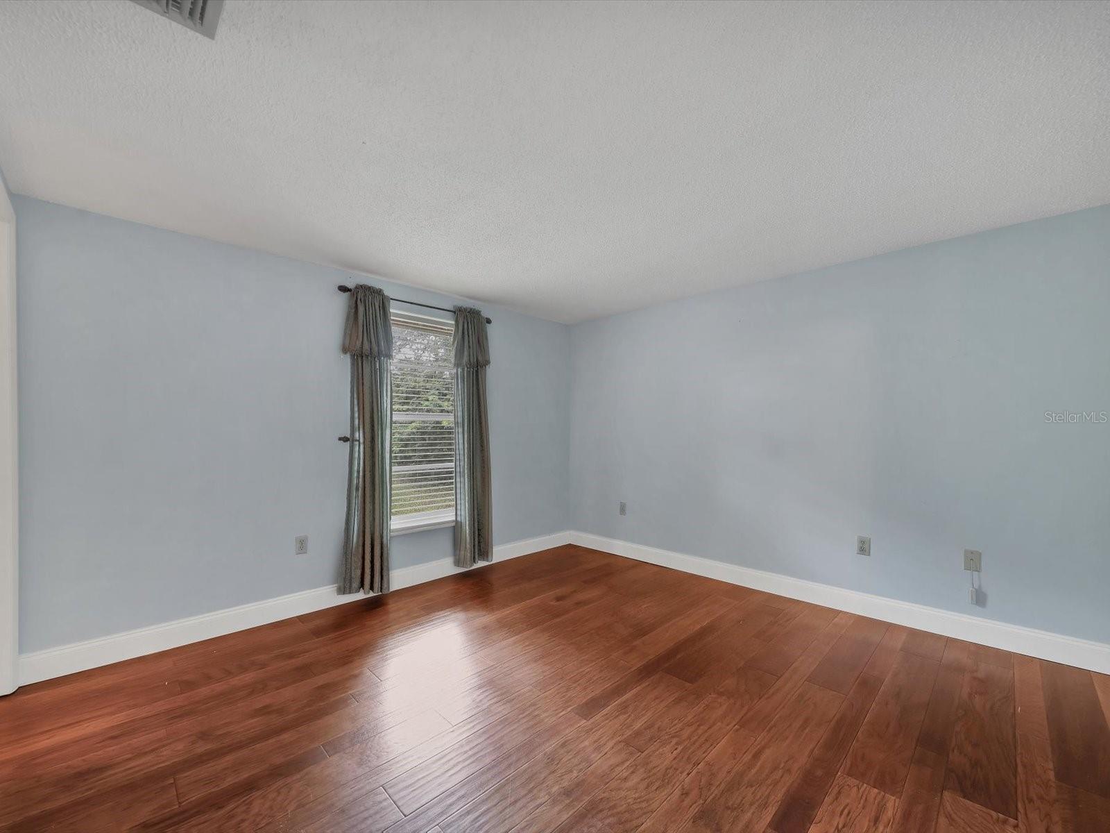 Image 18 of 41 For 2978 Lalani Boulevard