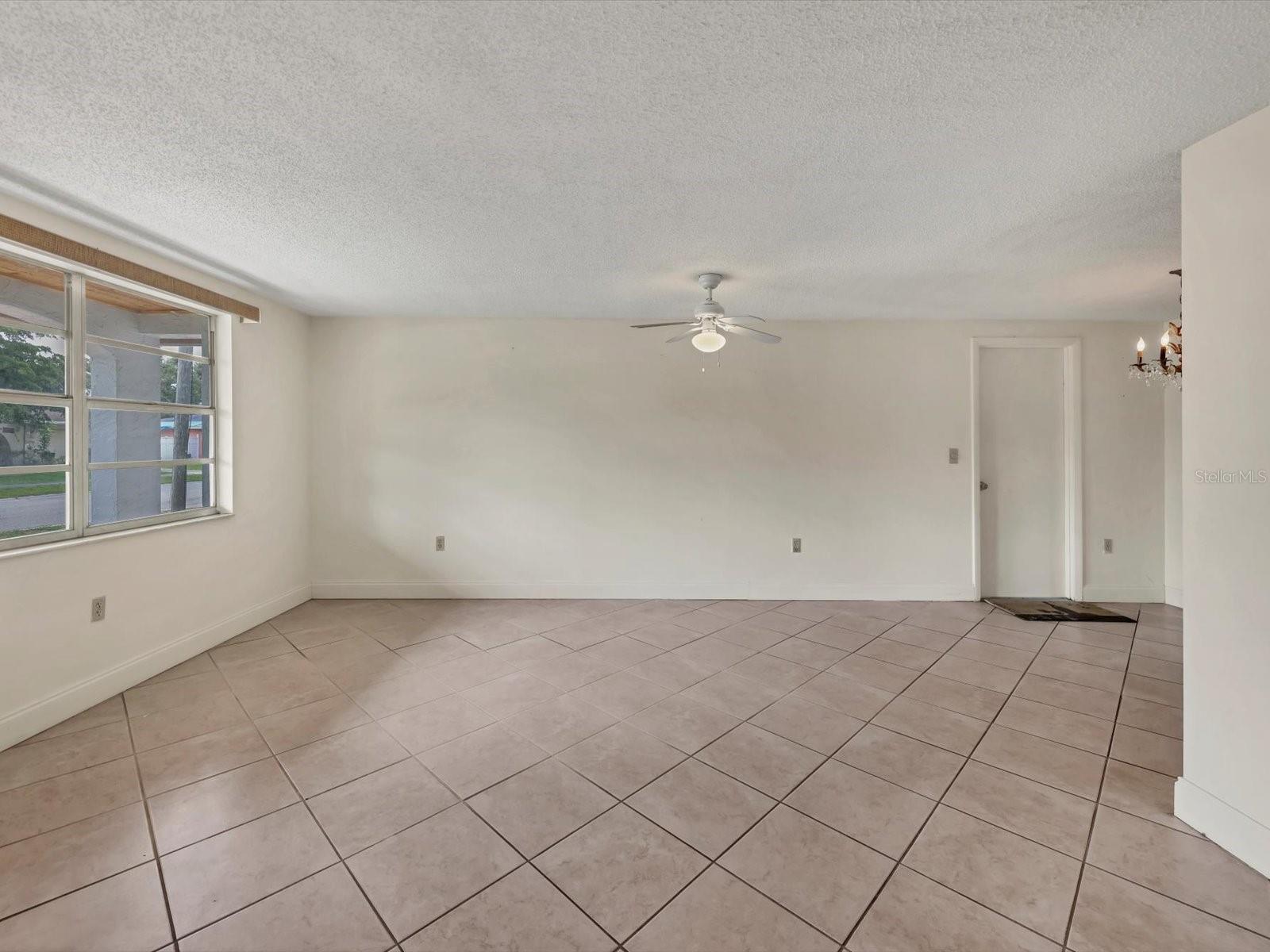 Image 7 of 41 For 2978 Lalani Boulevard