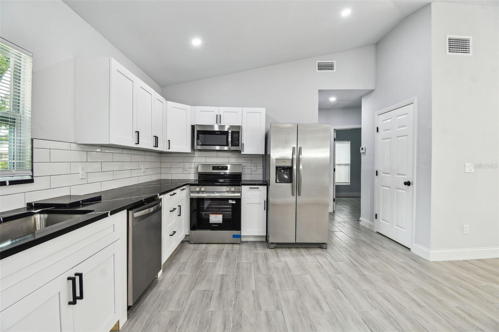 Image 18 of 62 For 3611 19th Street E