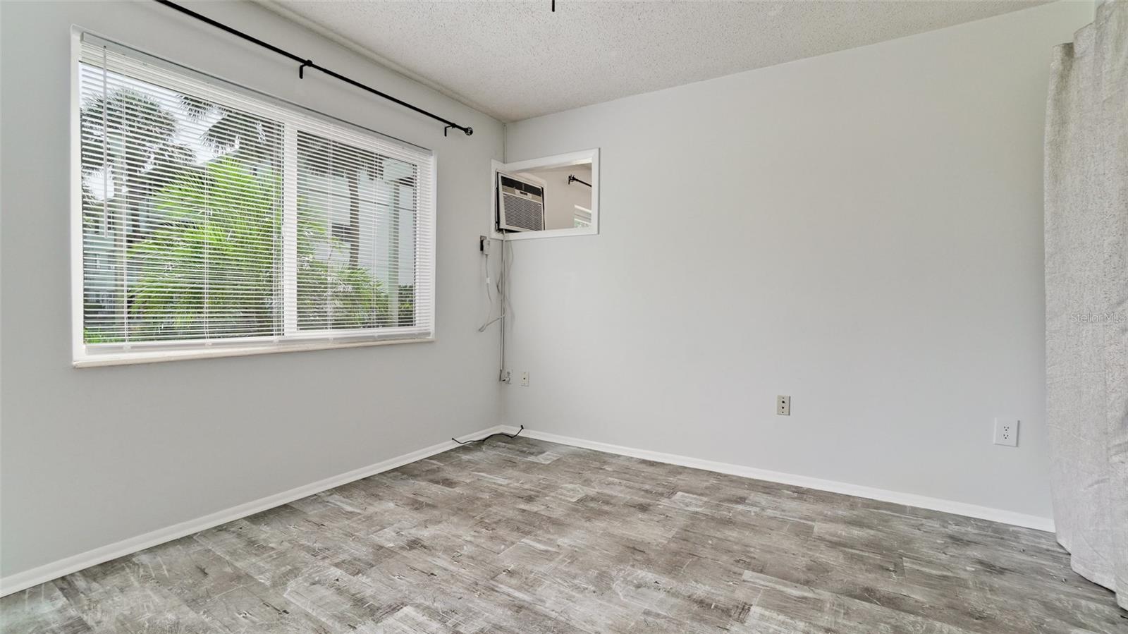 Image 6 of 21 For 2509 Flamingo Boulevard L7