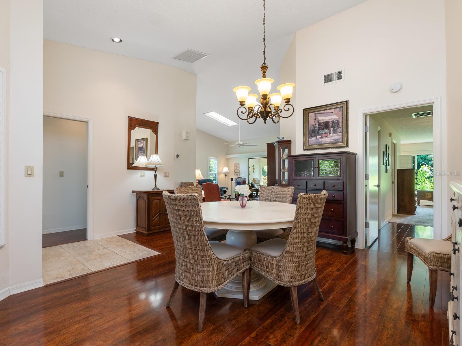Image 17 of 44 For 4004 Wilshire Circle E 89