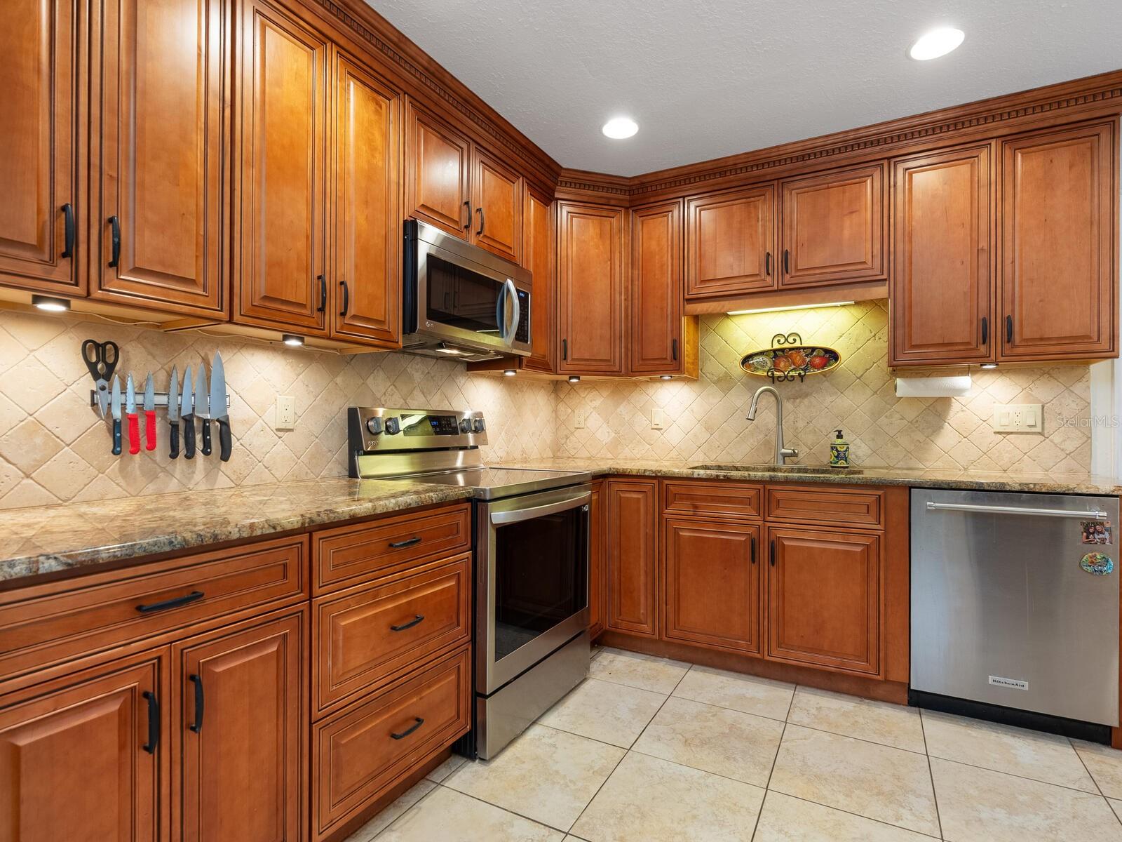 Image 19 of 44 For 4004 Wilshire Circle E 89