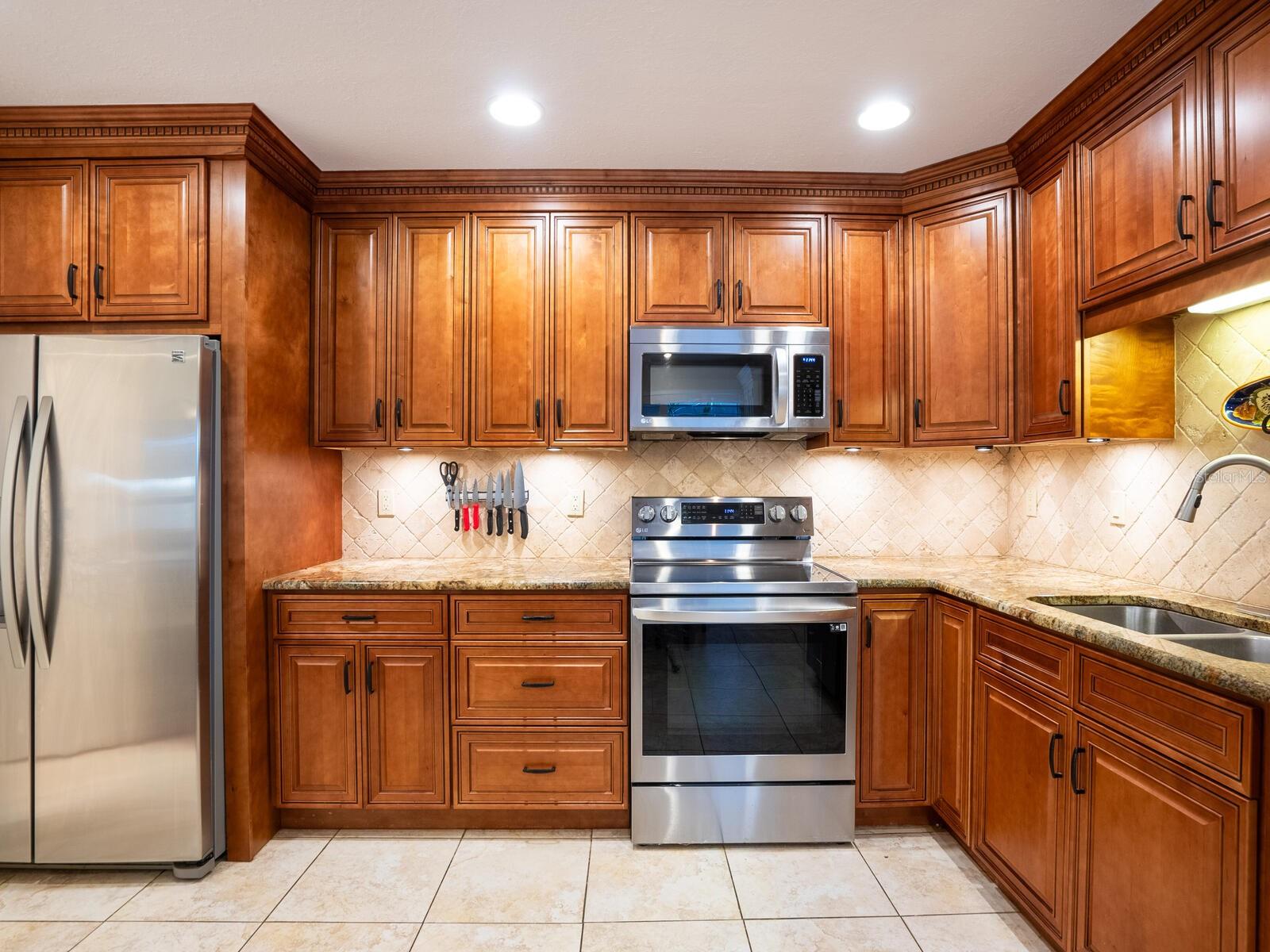 Image 21 of 44 For 4004 Wilshire Circle E 89