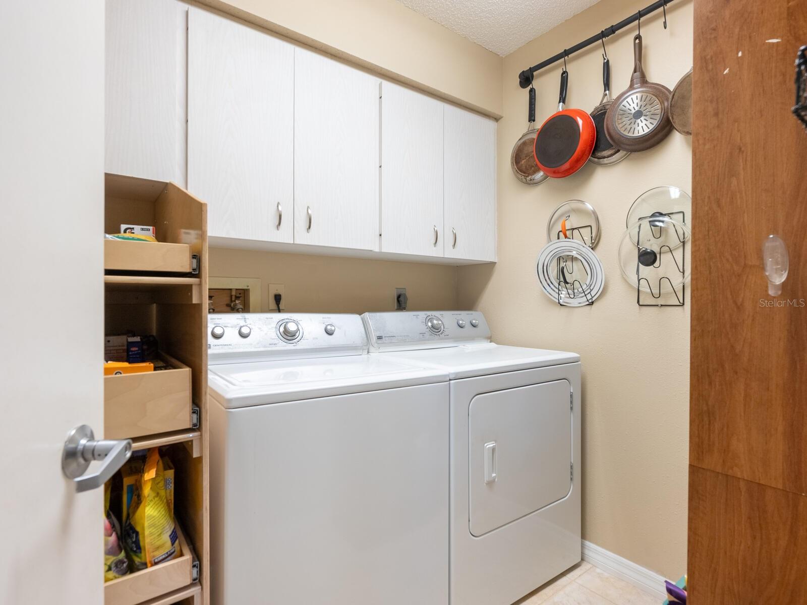 Image 30 of 44 For 4004 Wilshire Circle E 89