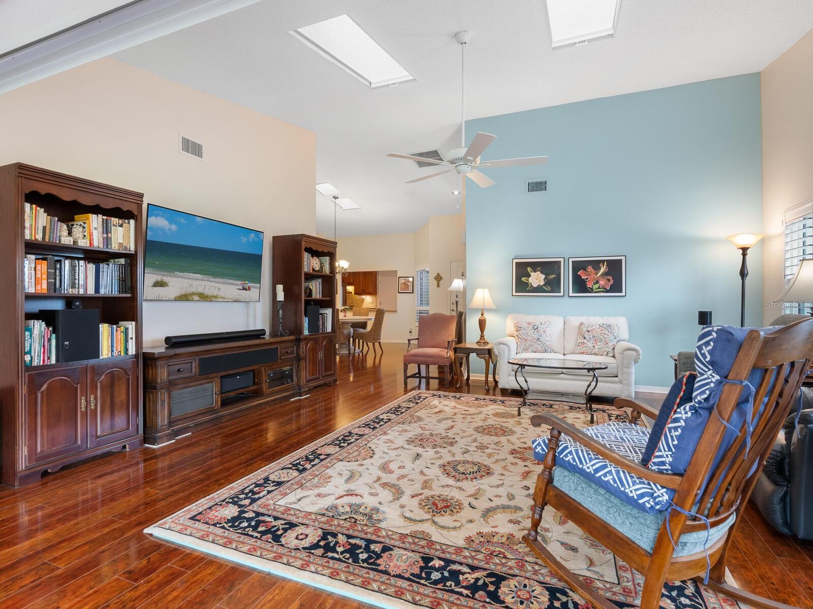 Image 8 of 44 For 4004 Wilshire Circle E 89