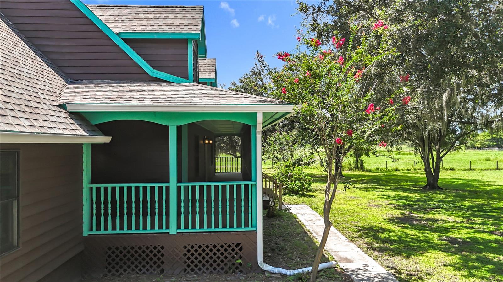Image 10 of 72 For 16021 Winburn Drive S