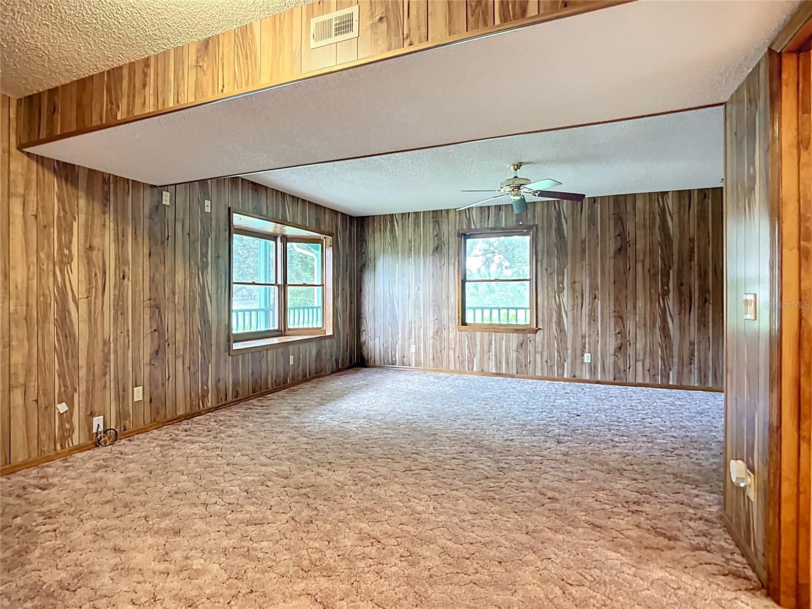 Image 18 of 72 For 16021 Winburn Drive S