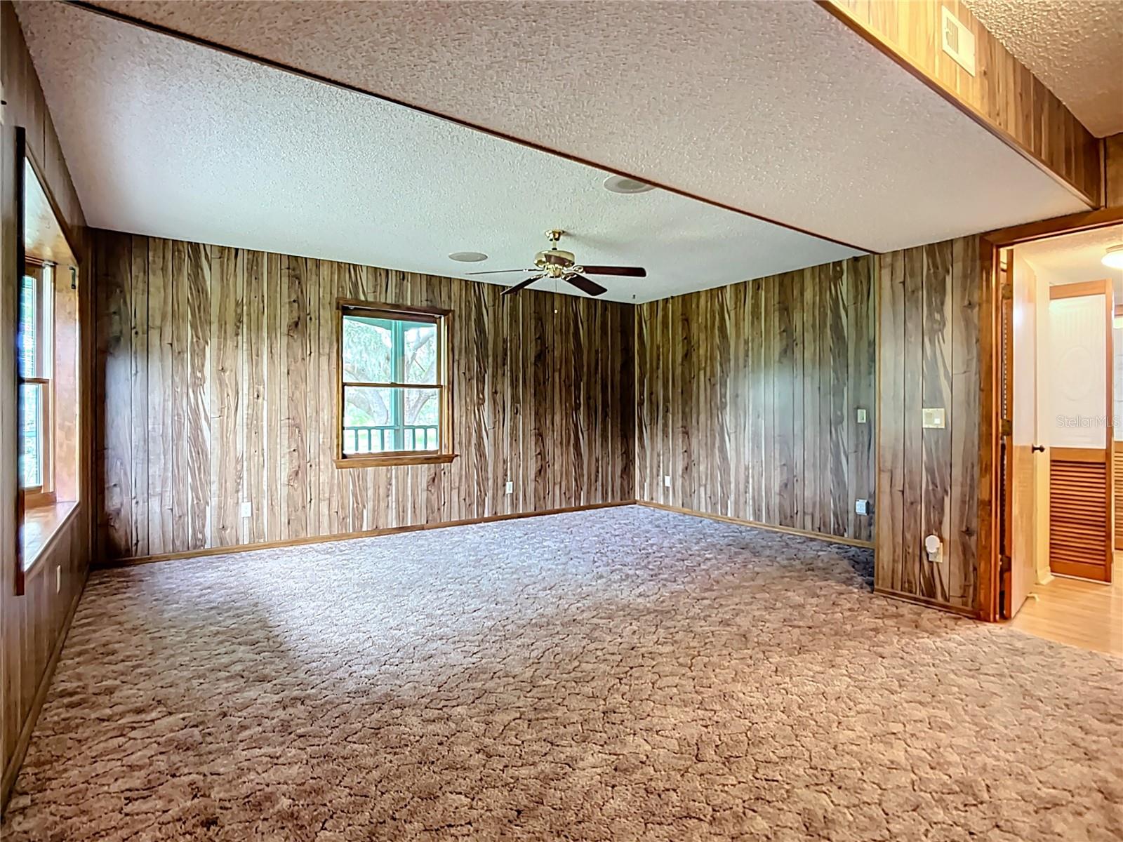 Image 19 of 72 For 16021 Winburn Drive S