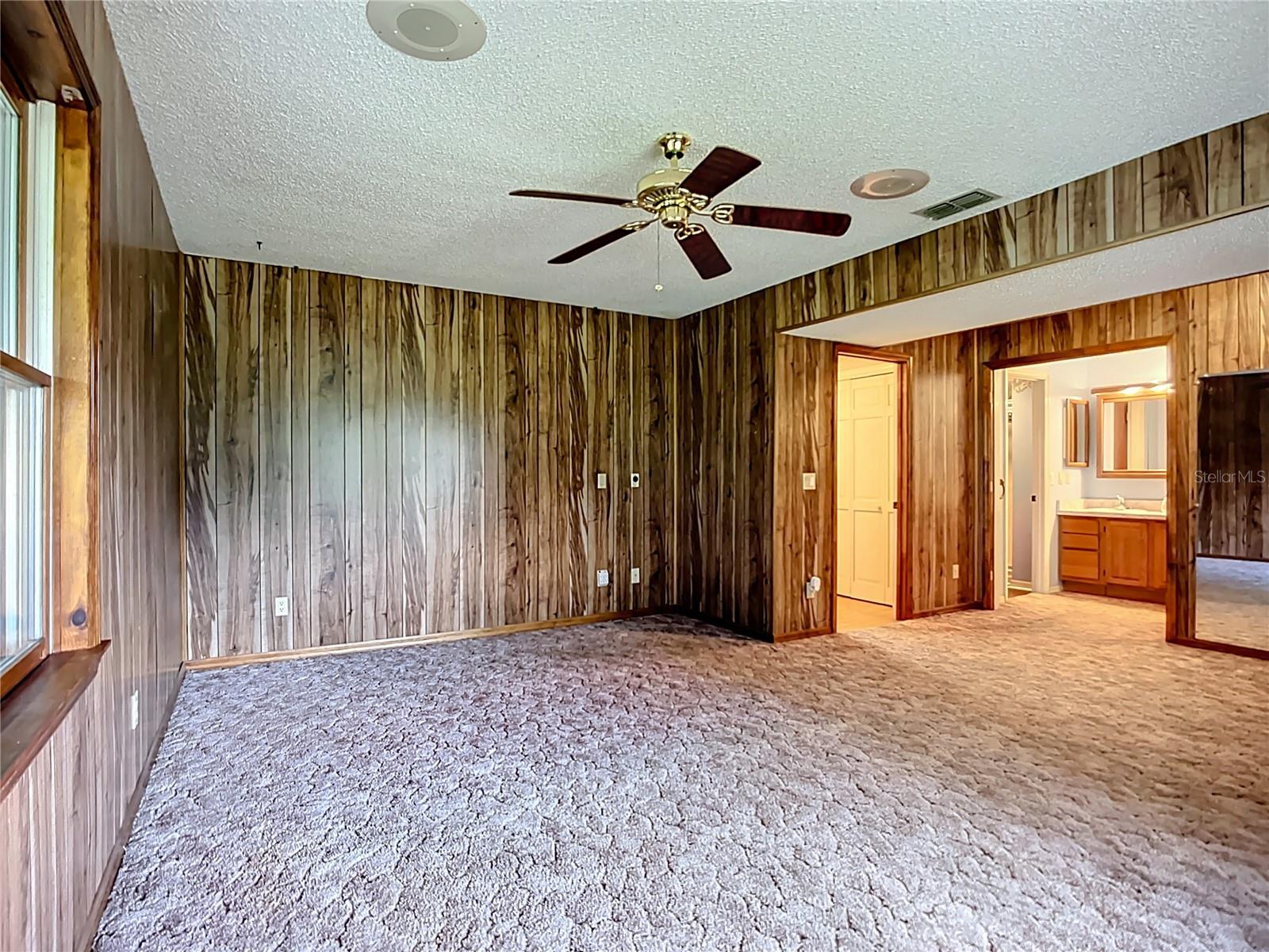 Image 21 of 72 For 16021 Winburn Drive S
