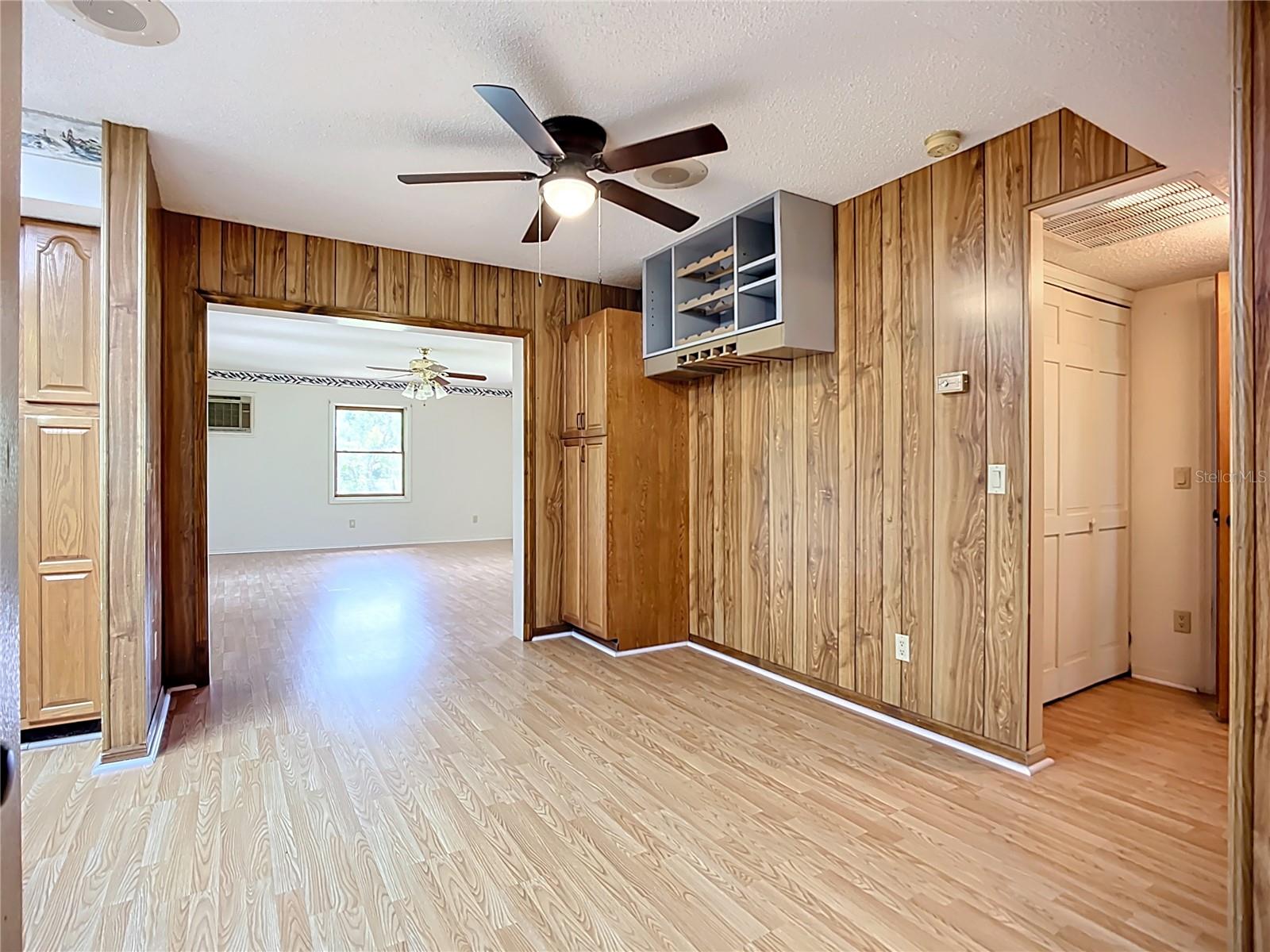 Image 22 of 72 For 16021 Winburn Drive S