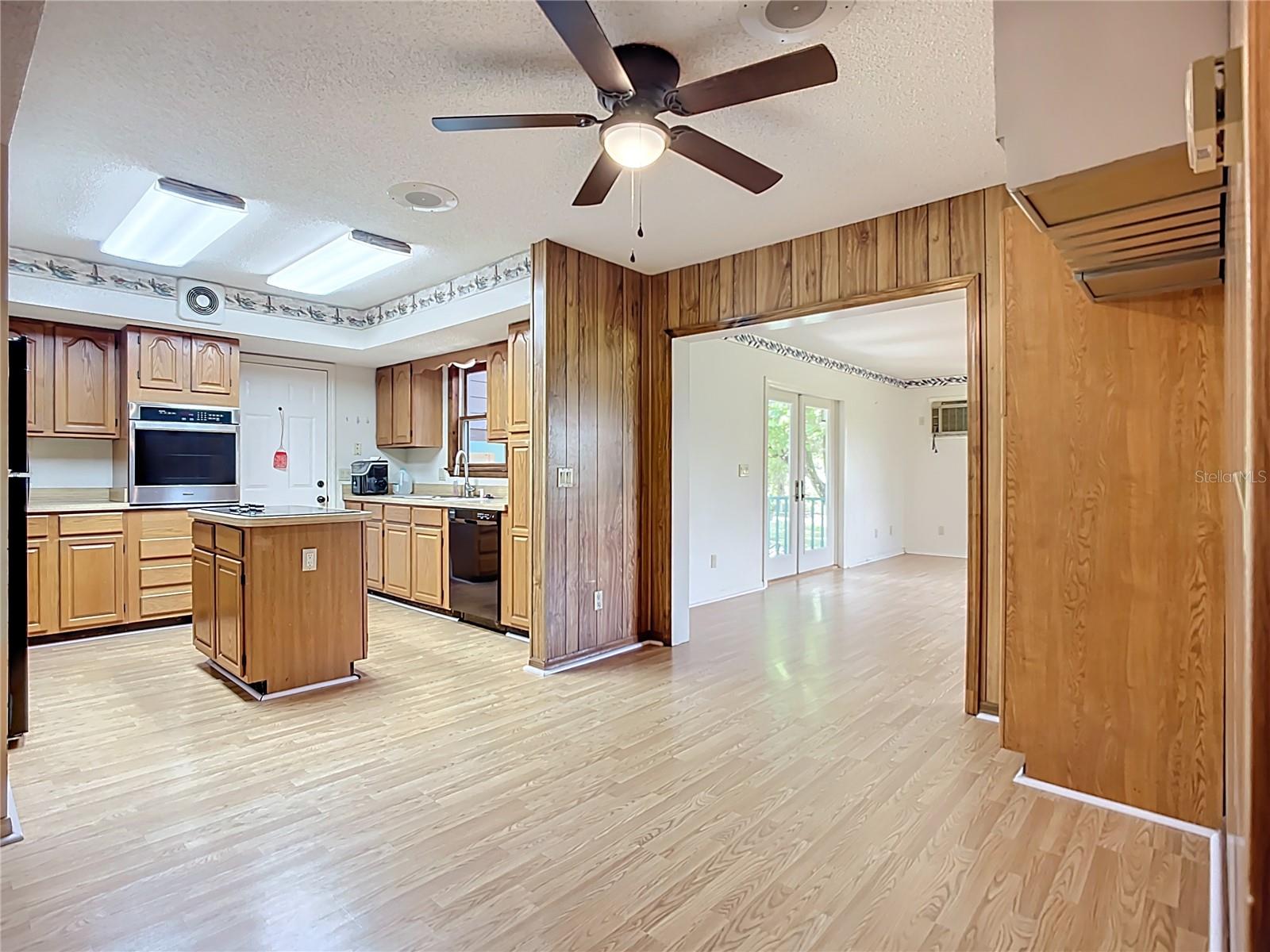 Image 23 of 72 For 16021 Winburn Drive S