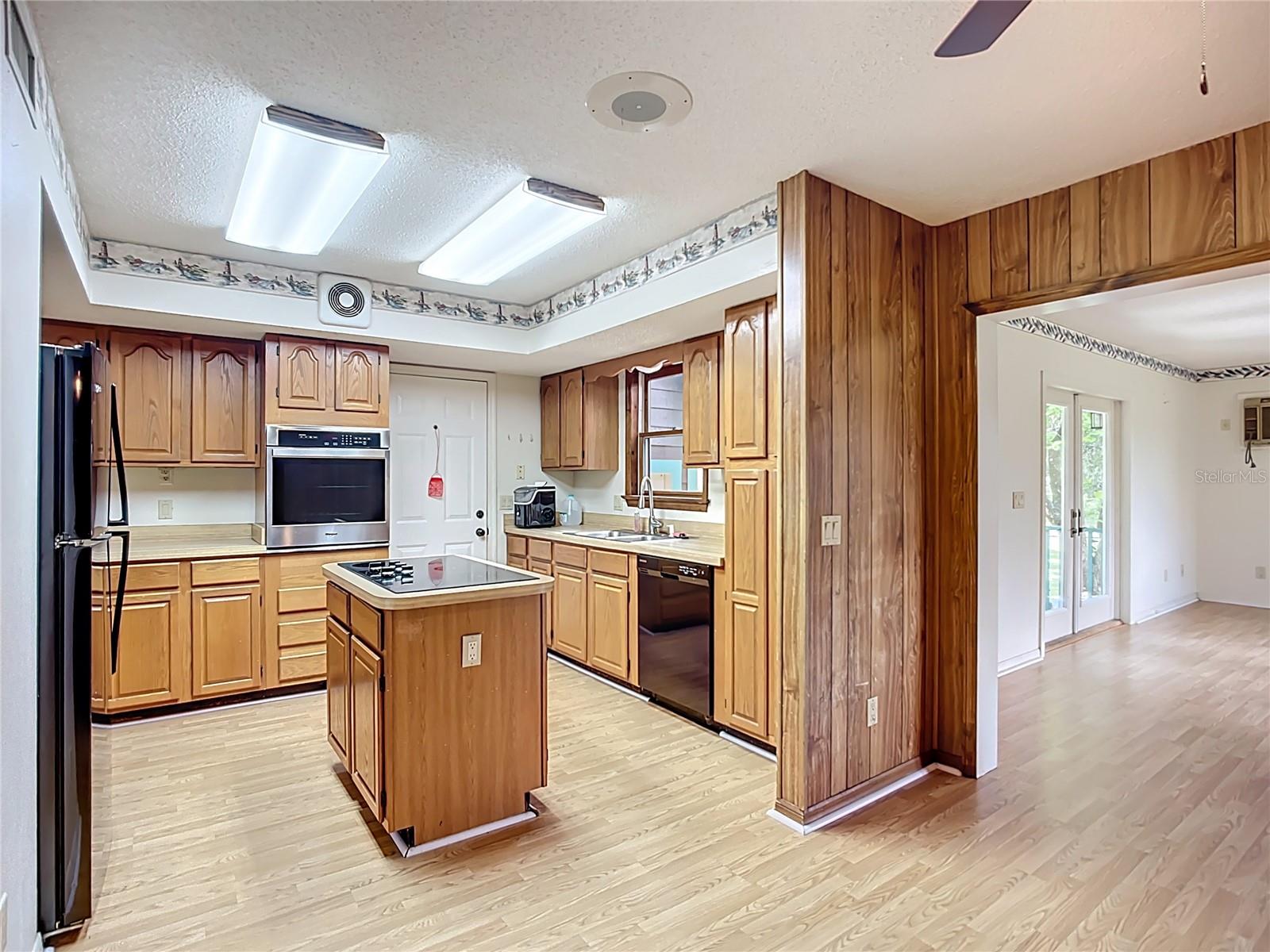 Image 26 of 72 For 16021 Winburn Drive S