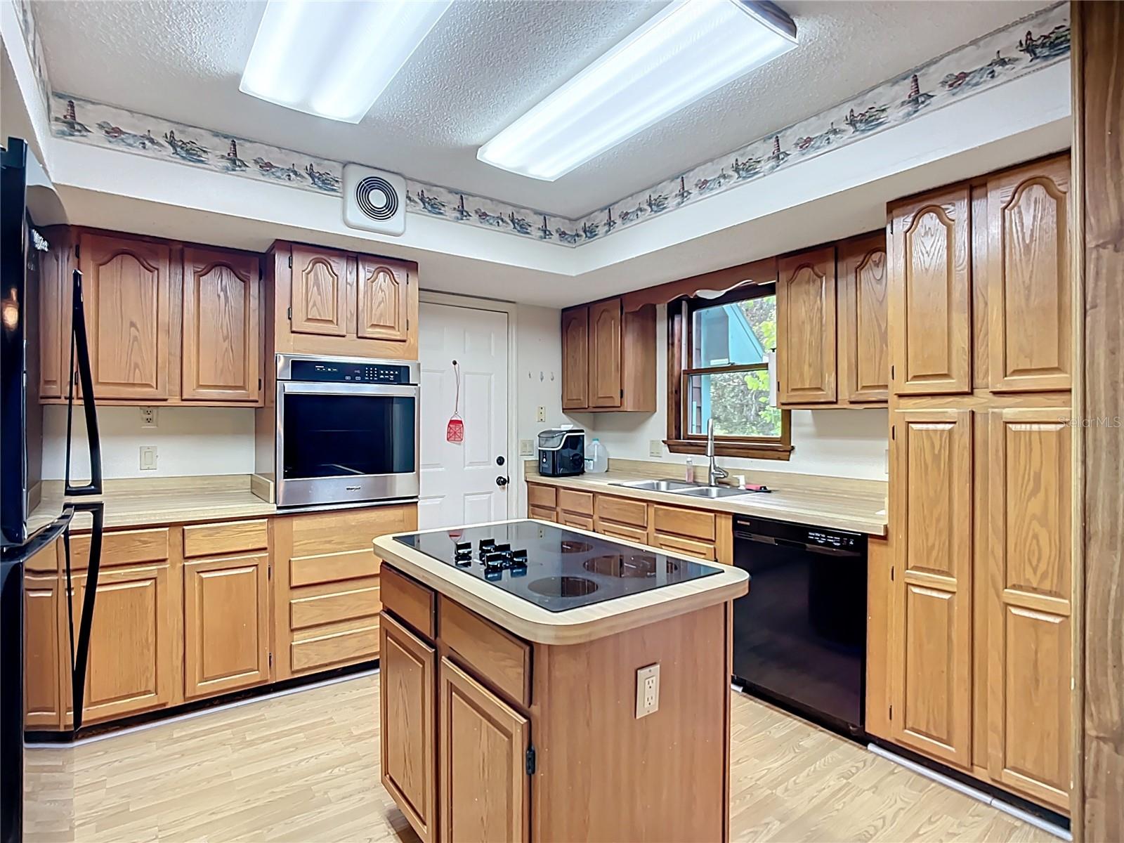 Image 28 of 72 For 16021 Winburn Drive S
