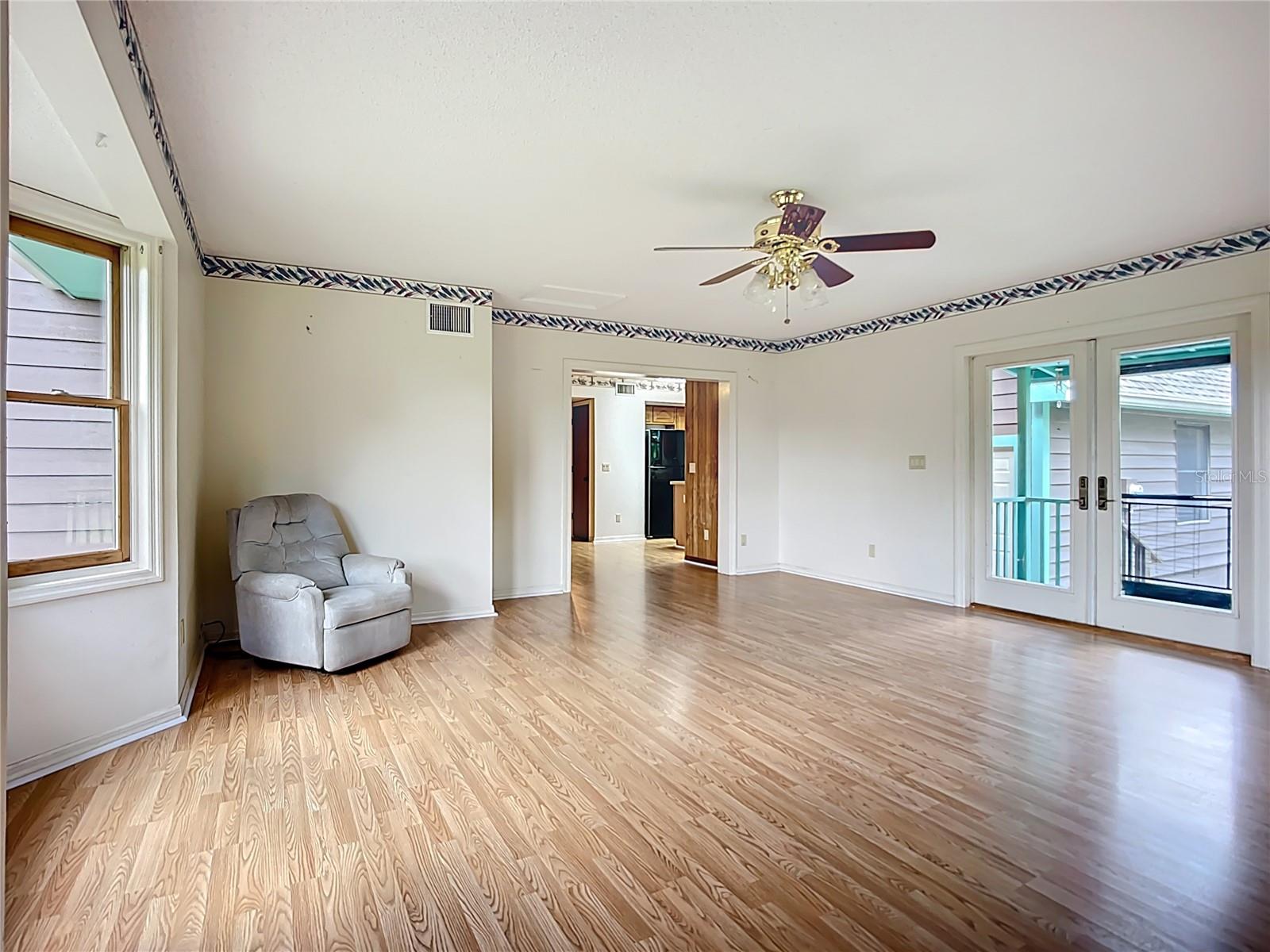 Image 32 of 72 For 16021 Winburn Drive S