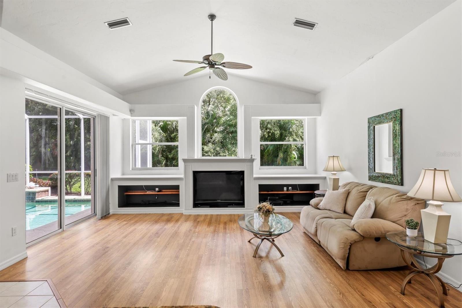 Image 17 of 47 For 4908 Sabal Lake Circle
